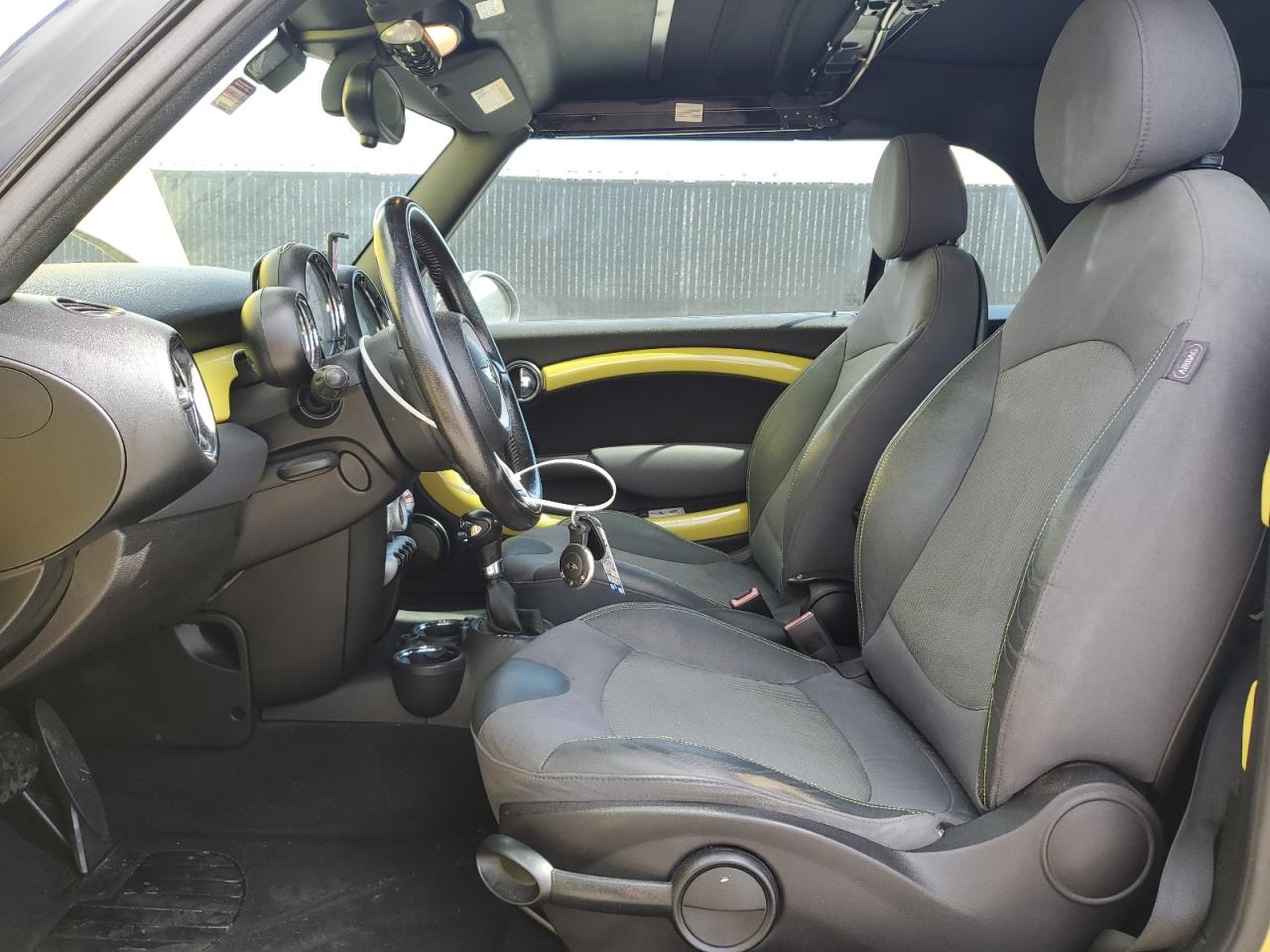 2009 Mini Cooper Yellow vin: WMWMR33539TU95173