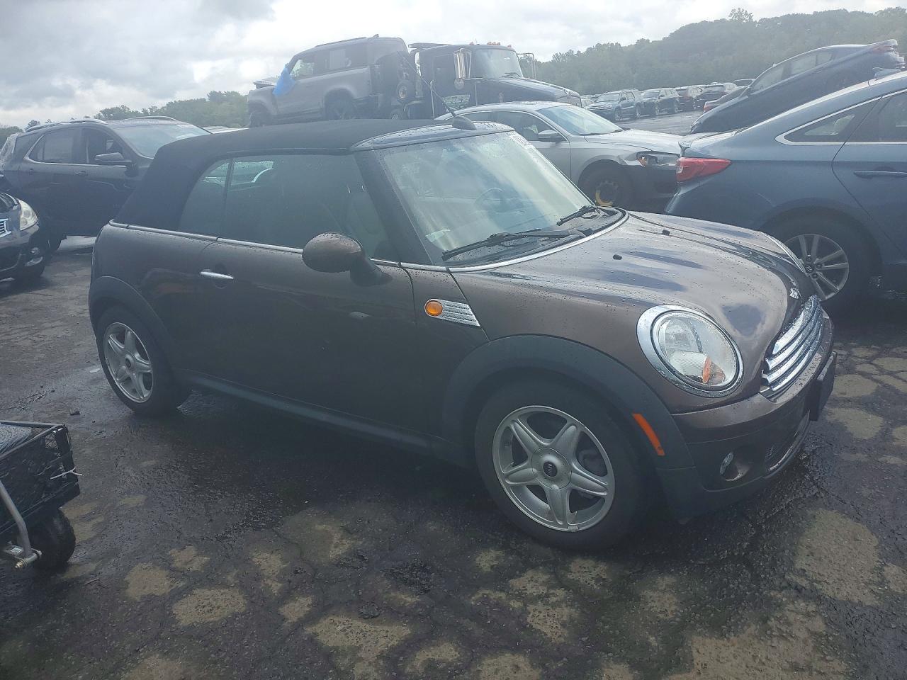 2009 Mini Cooper Brown vin: WMWMR33539TU96615