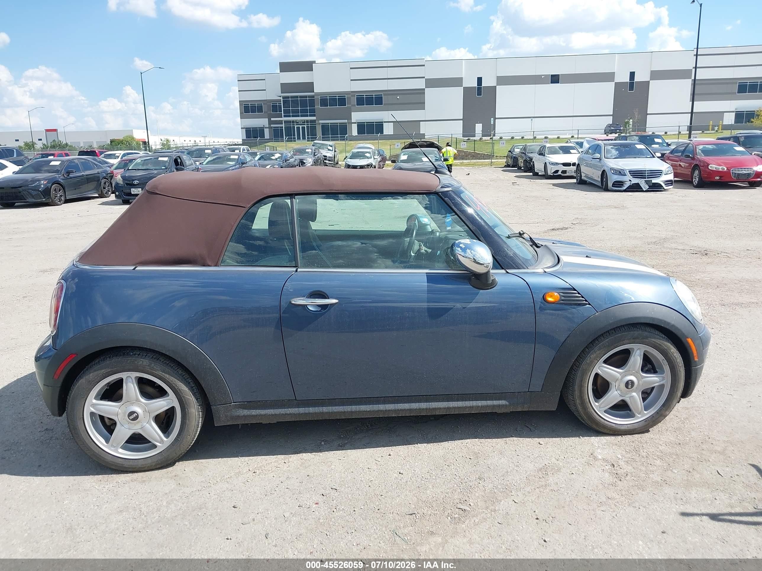 2009 Mini Cooper   Синий vin: WMWMR33579TU95046