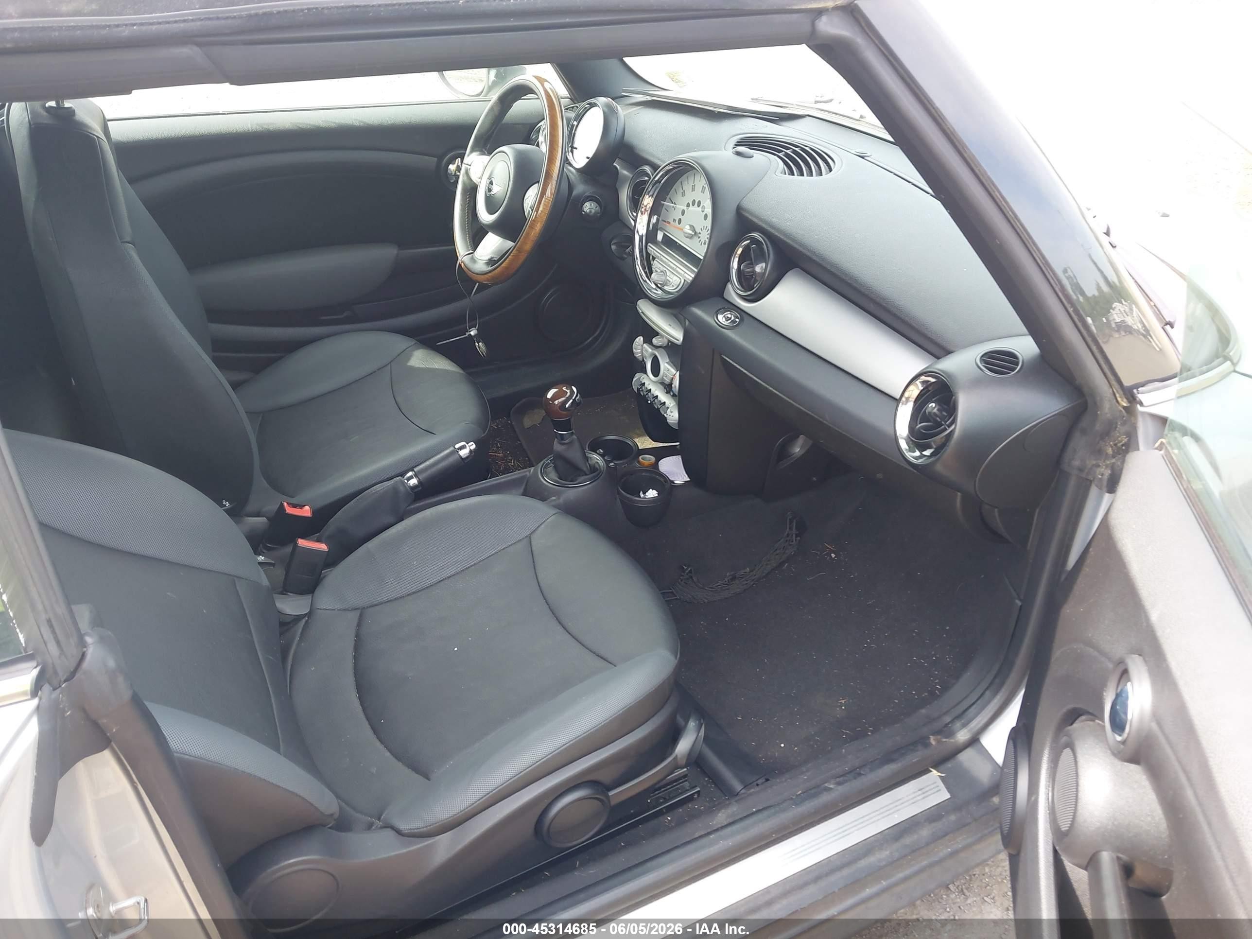 2009 Mini Cooper   Silver vin: WMWMR33599TU95713