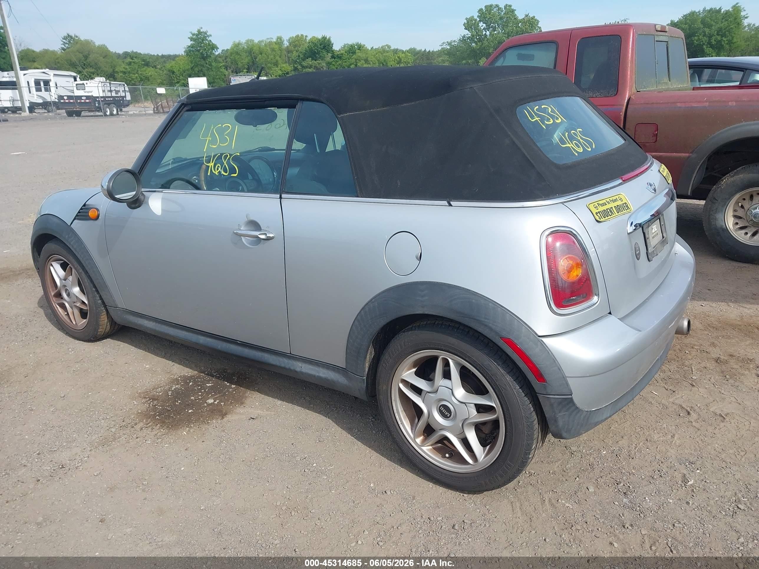 2009 Mini Cooper   Silver vin: WMWMR33599TU95713