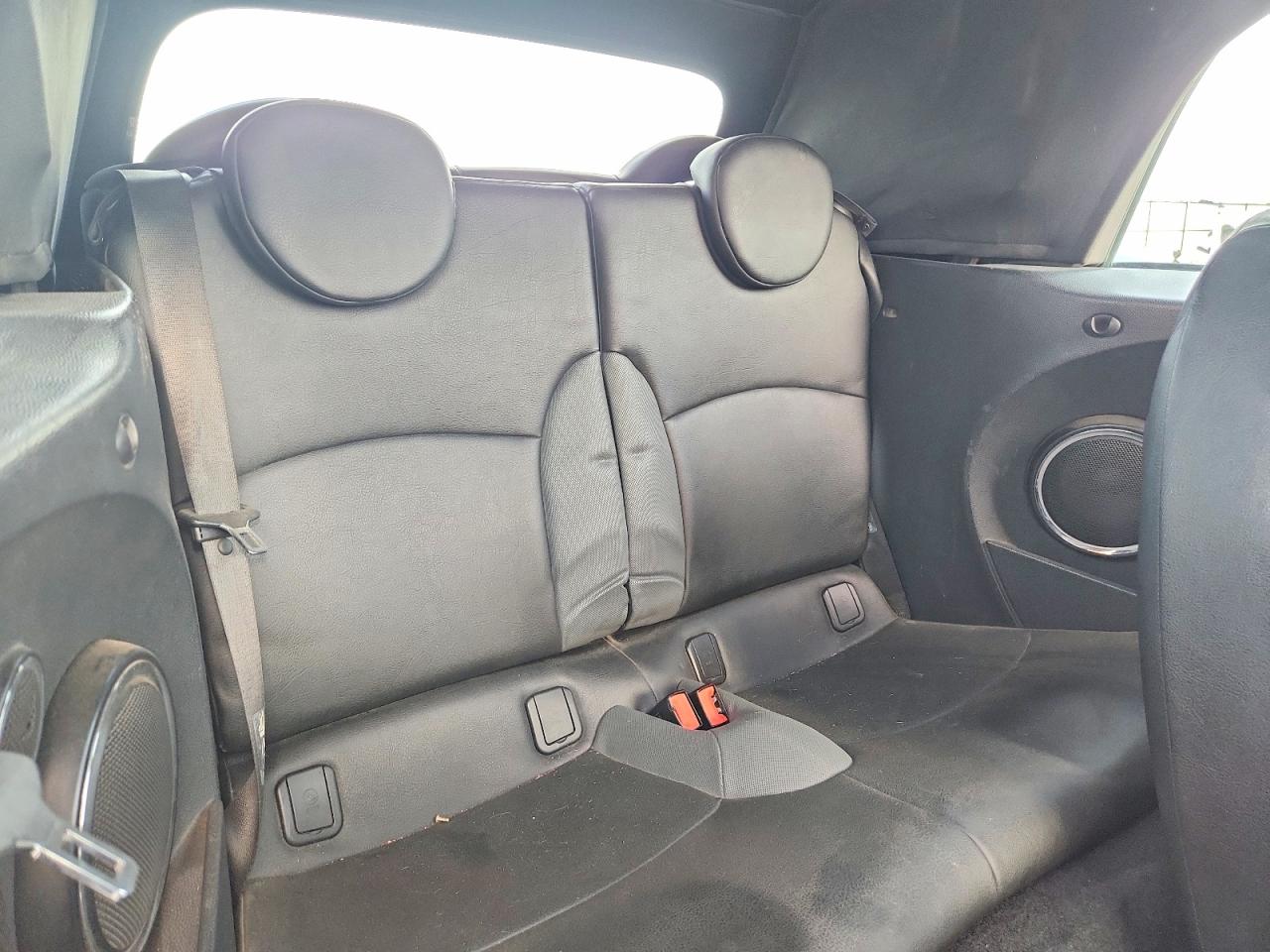 2009 Mini Cooper Silver vin: WMWMR33599TU96005