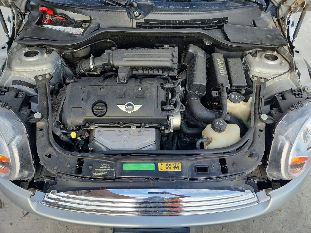 2009 Mini Cooper Silver vin: WMWMR33599TU96005