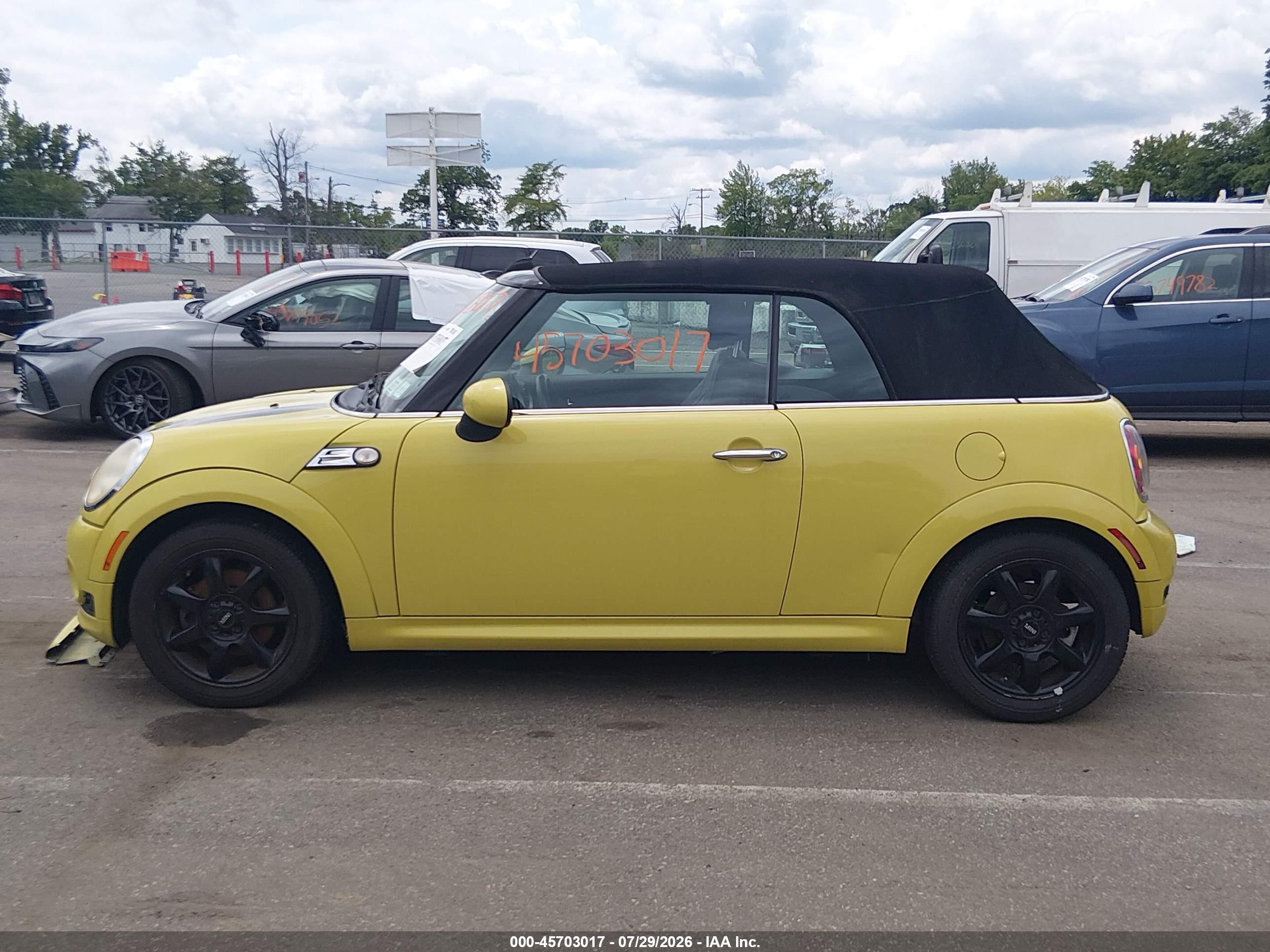 2010 Mini Cooper Green vin: WMWMR3C51ATZ19678