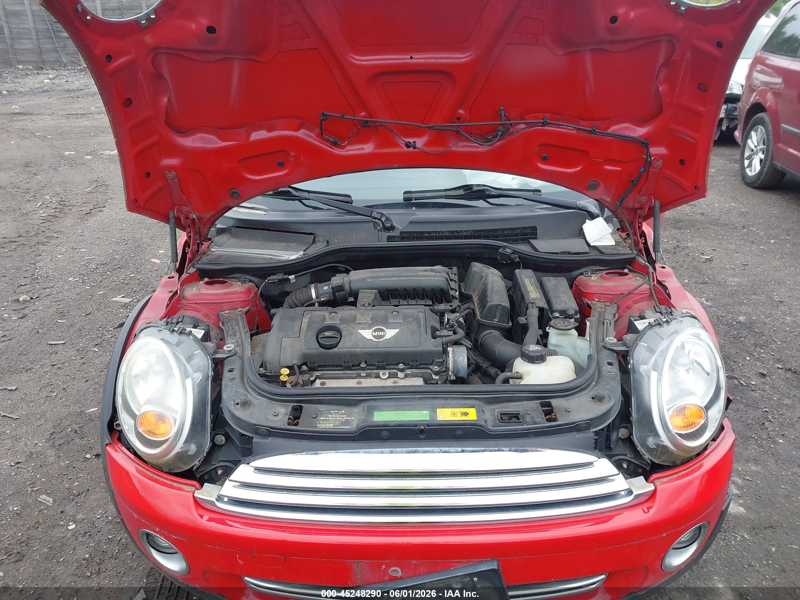 2010 Mini Cooper   Красный vin: WMWMR3C51ATZ19731
