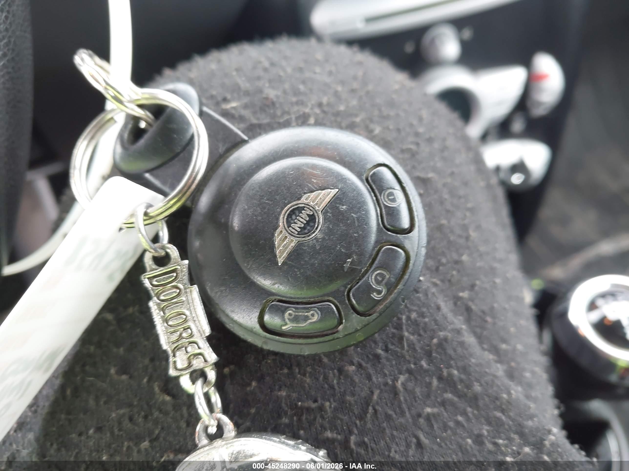 2010 Mini Cooper   Красный vin: WMWMR3C51ATZ19731