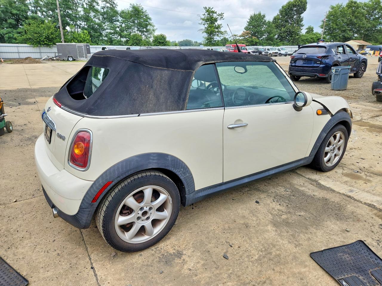 2010 Mini Cooper White vin: WMWMR3C54ATZ19769