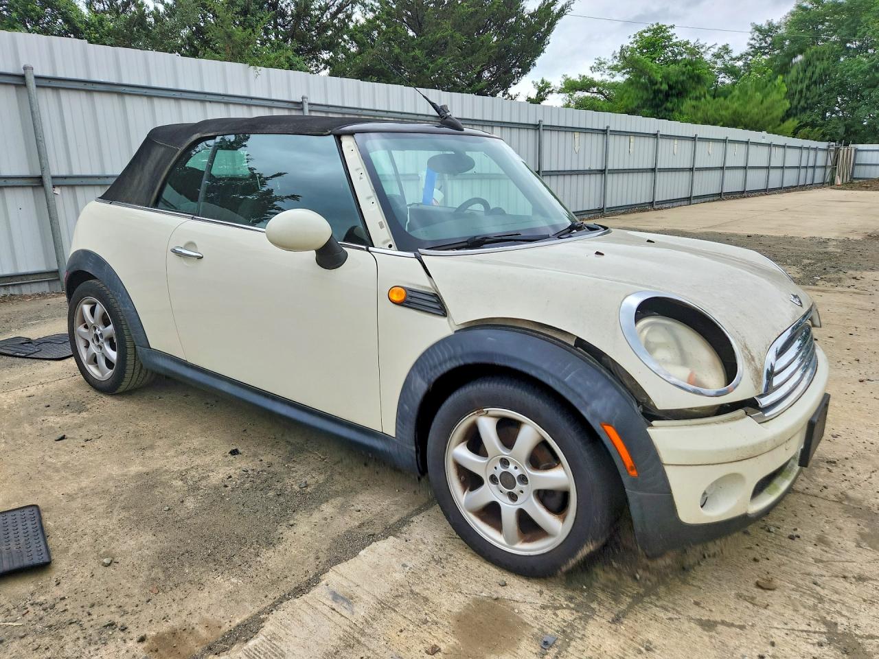 2010 Mini Cooper White vin: WMWMR3C54ATZ19769