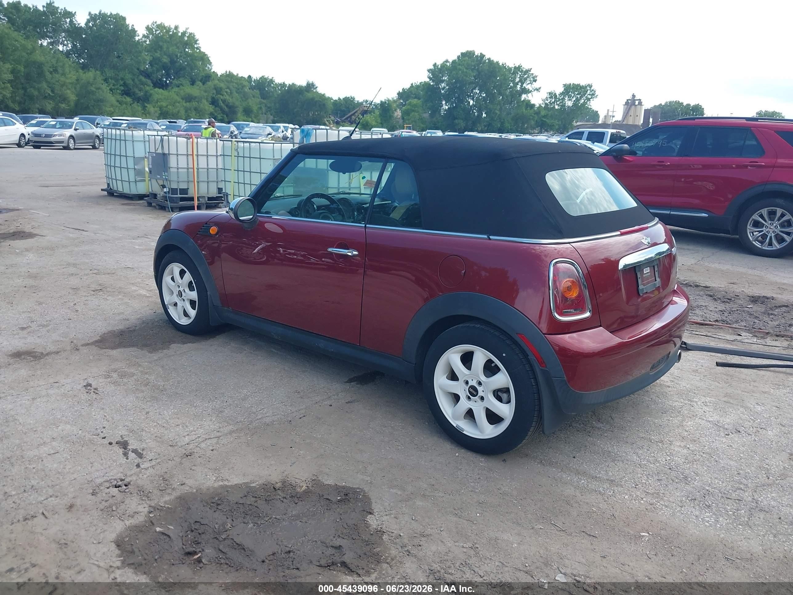 2010 Mini Cooper   Burgundy vin: WMWMR3C5XATU98799