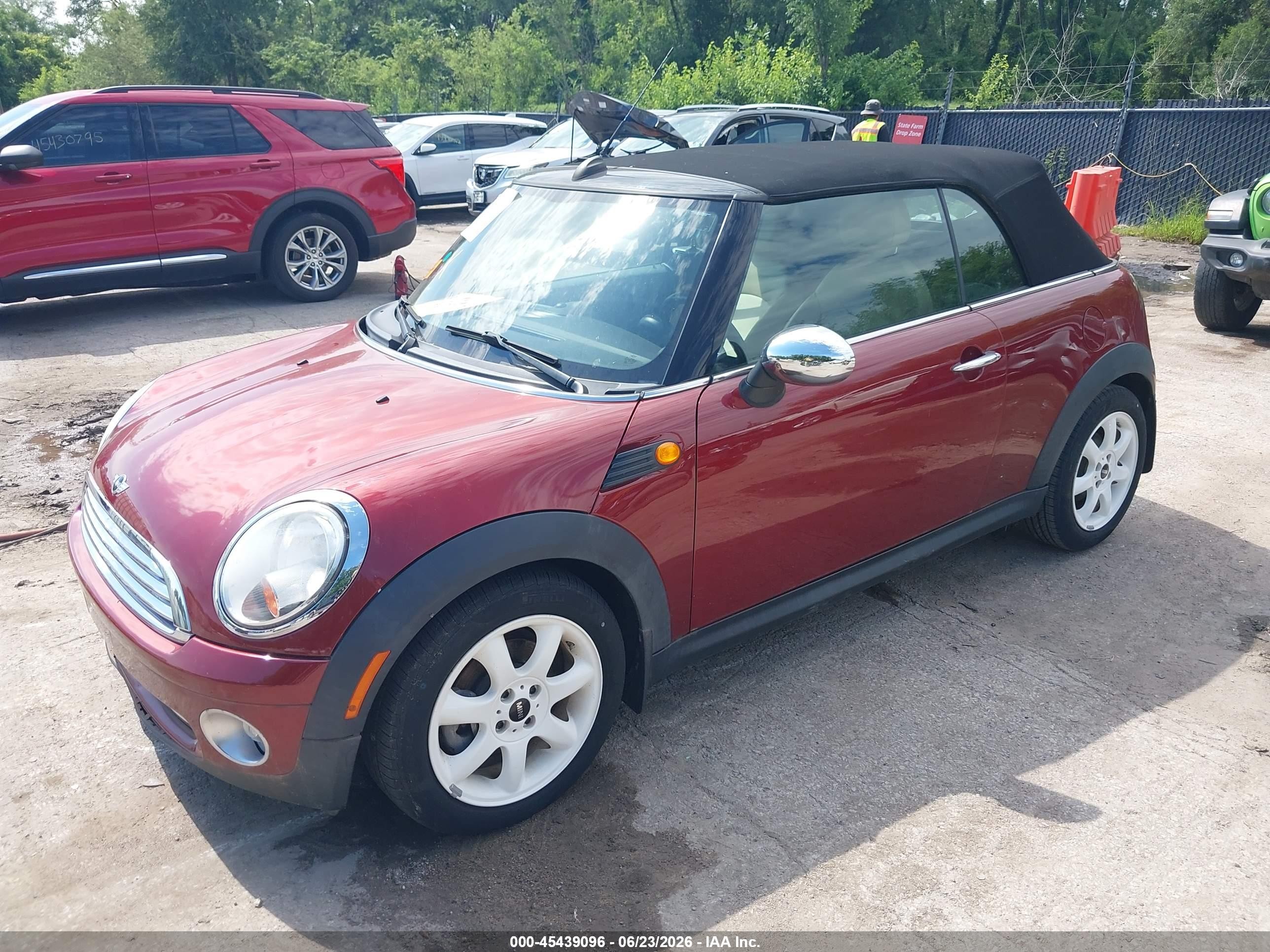 2010 Mini Cooper   Burgundy vin: WMWMR3C5XATU98799