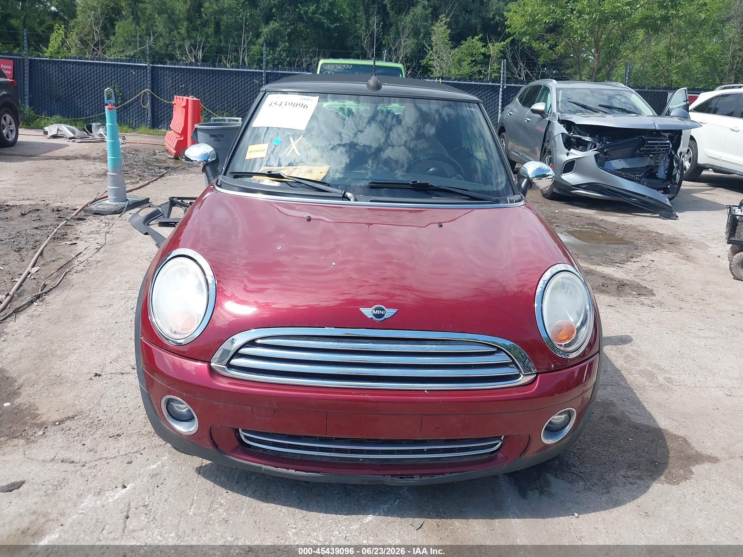 2010 Mini Cooper   Burgundy vin: WMWMR3C5XATU98799