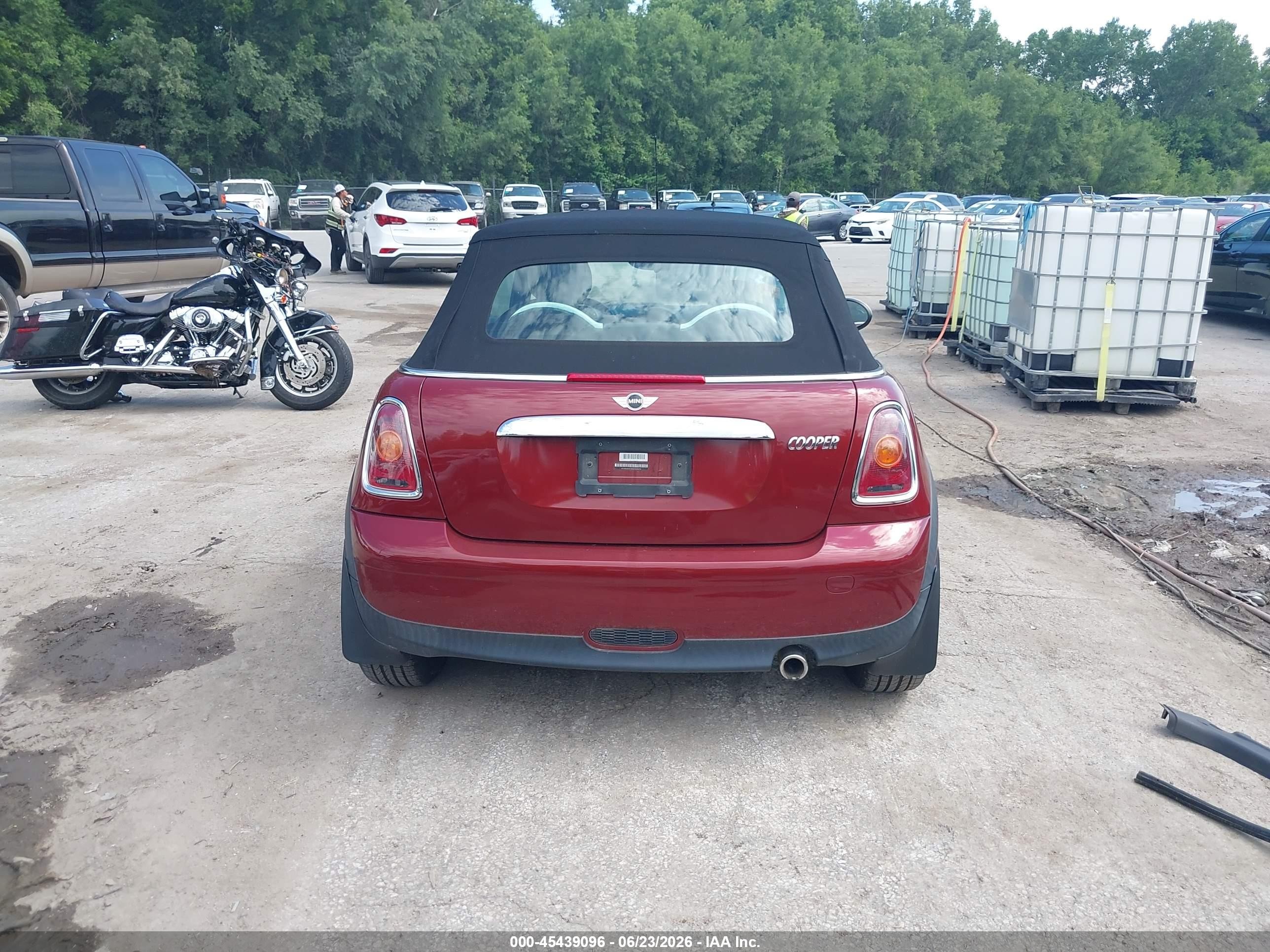 2010 Mini Cooper   Burgundy vin: WMWMR3C5XATU98799