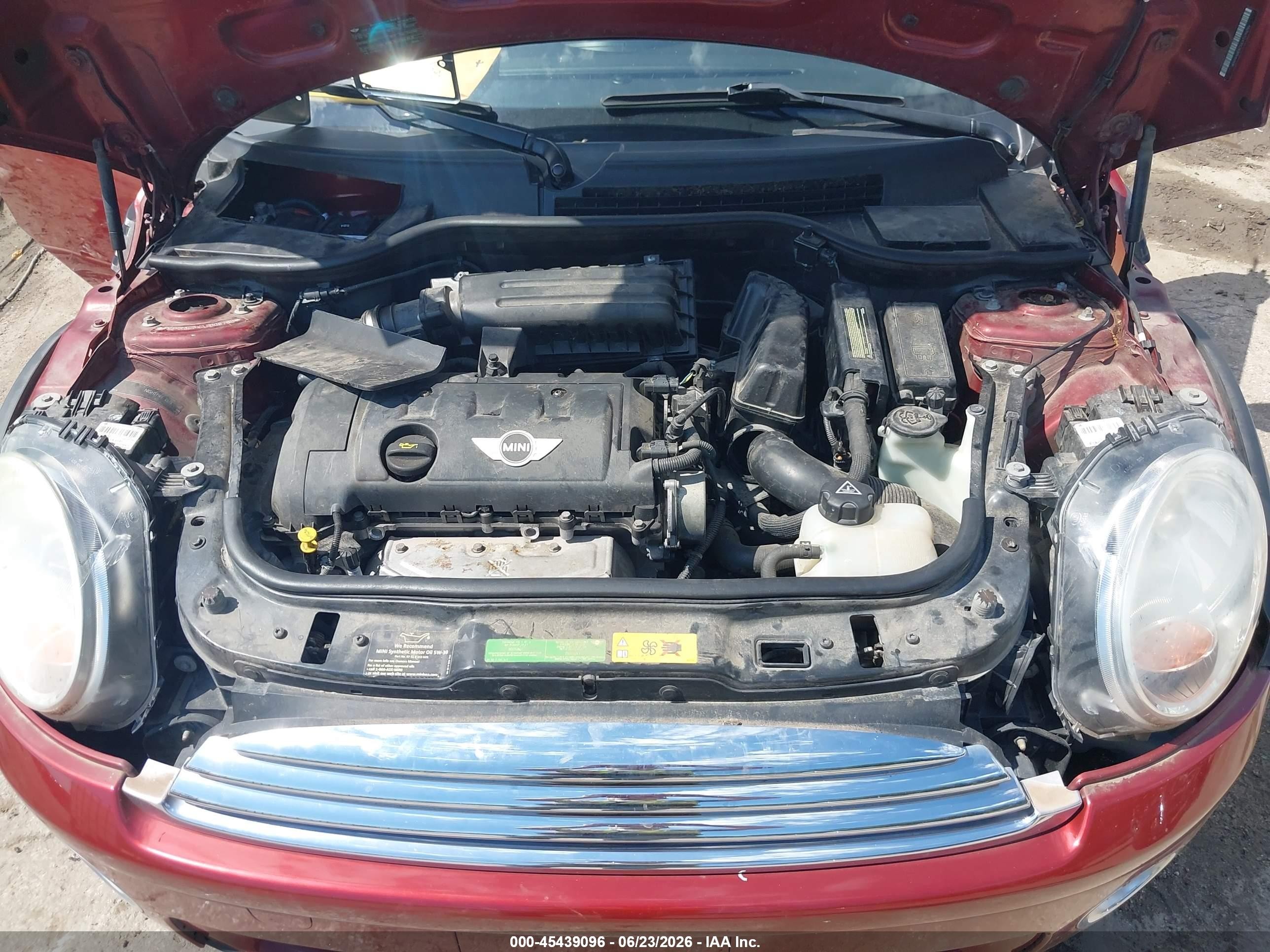 2010 Mini Cooper   Burgundy vin: WMWMR3C5XATU98799