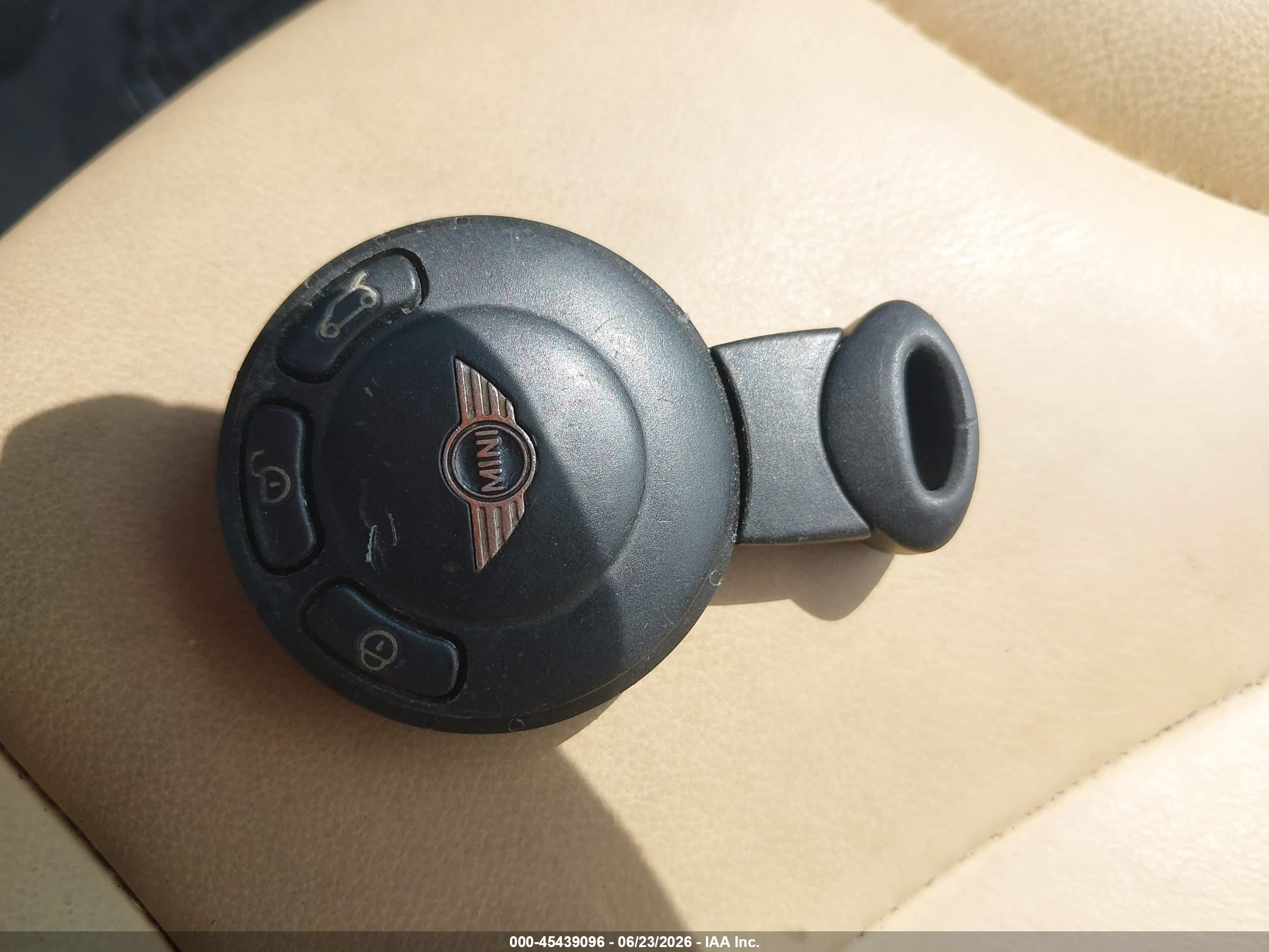 2010 Mini Cooper   Burgundy vin: WMWMR3C5XATU98799