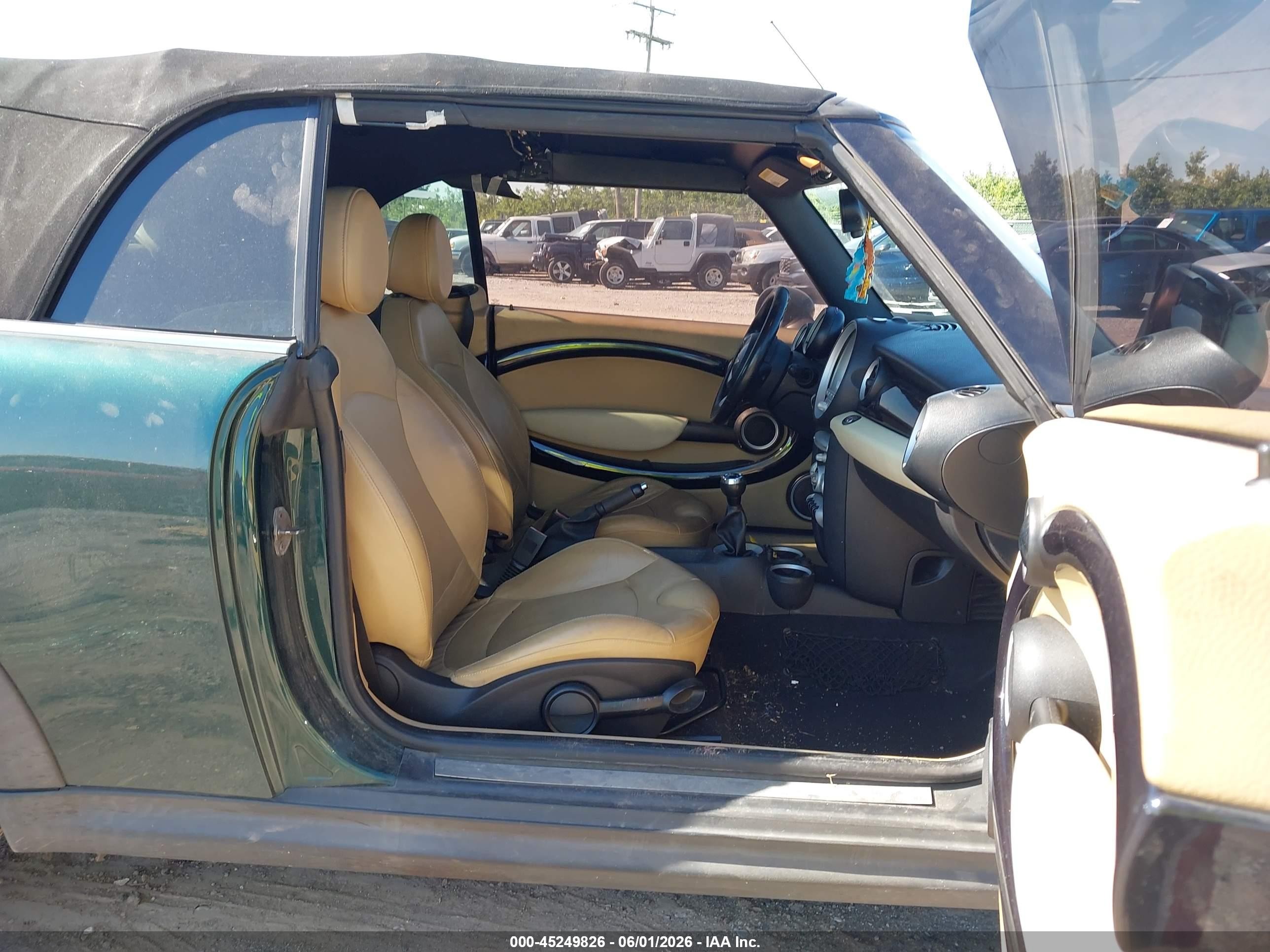 2010 Mini Cooper   Green vin: WMWMR3C5XATZ19243