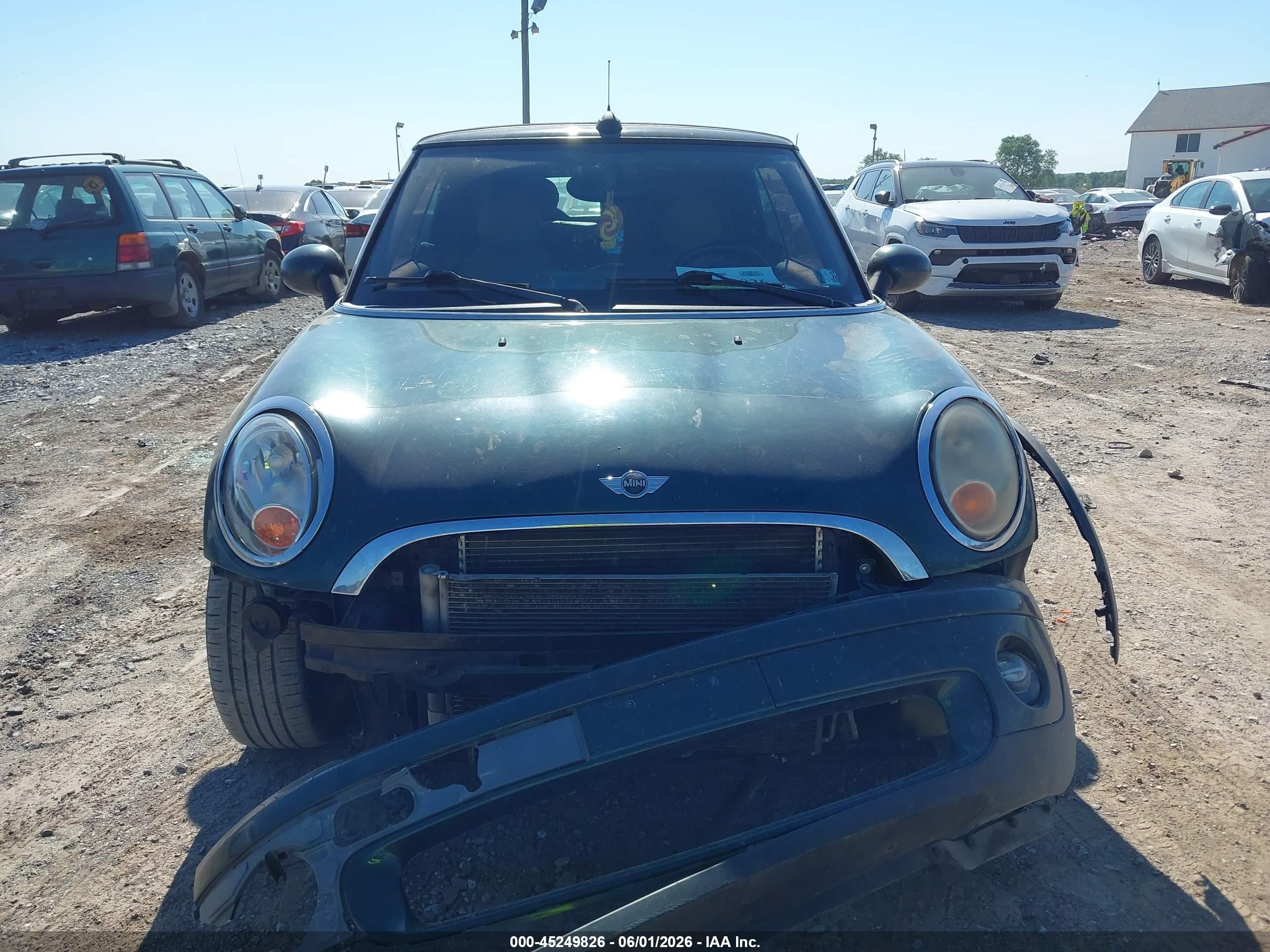 2010 Mini Cooper   Green vin: WMWMR3C5XATZ19243