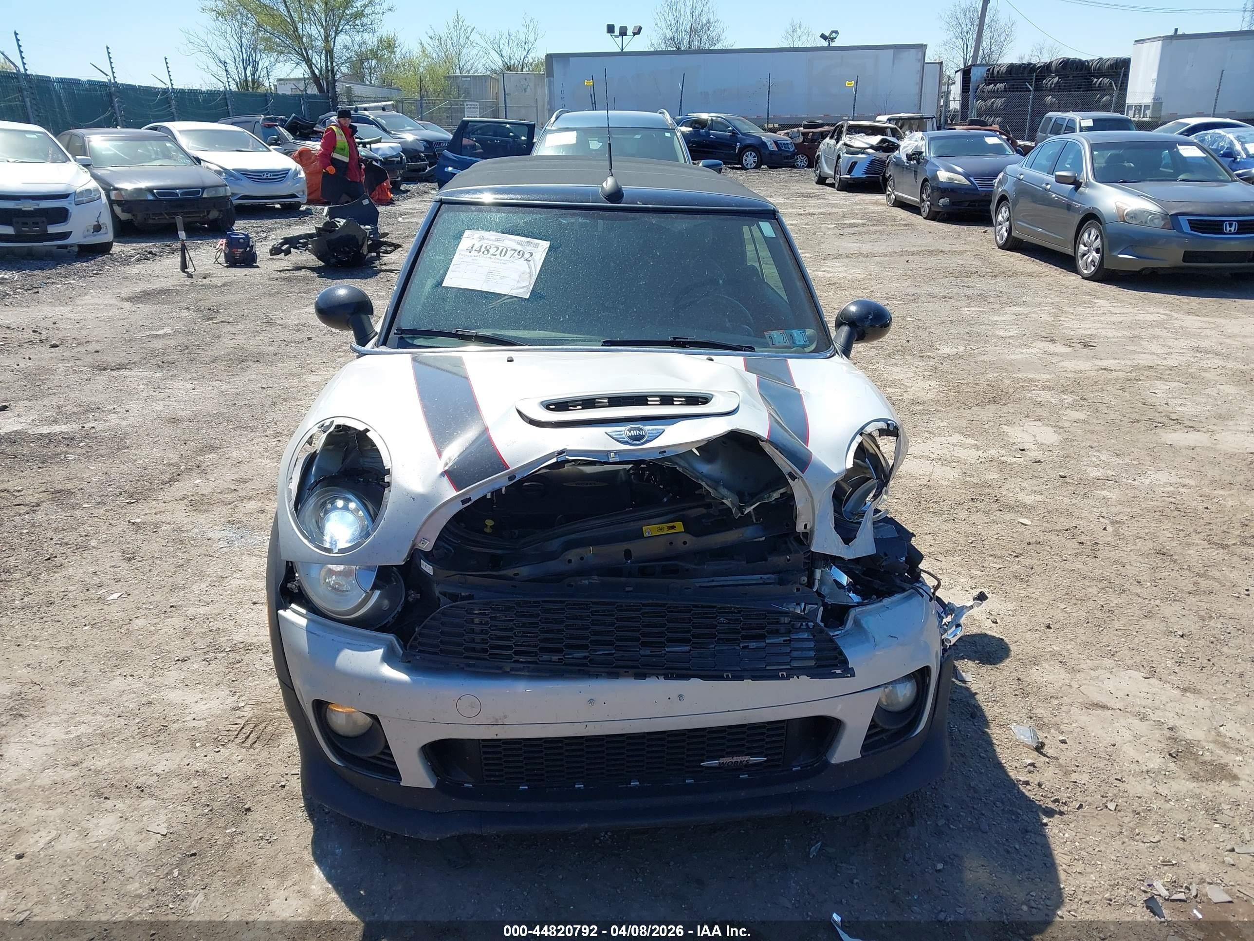 2014 Mini Convertible John Cooper Works Silver vin: WMWMR9C56ET499473