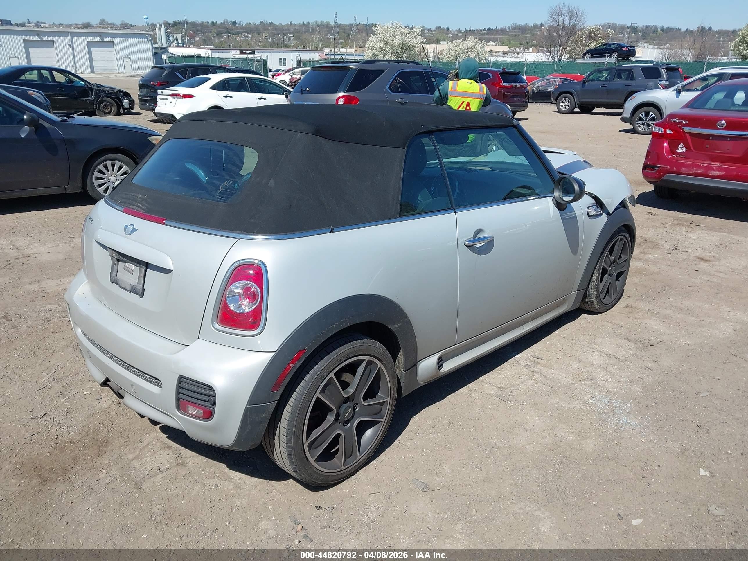 2014 Mini Convertible John Cooper Works Silver vin: WMWMR9C56ET499473