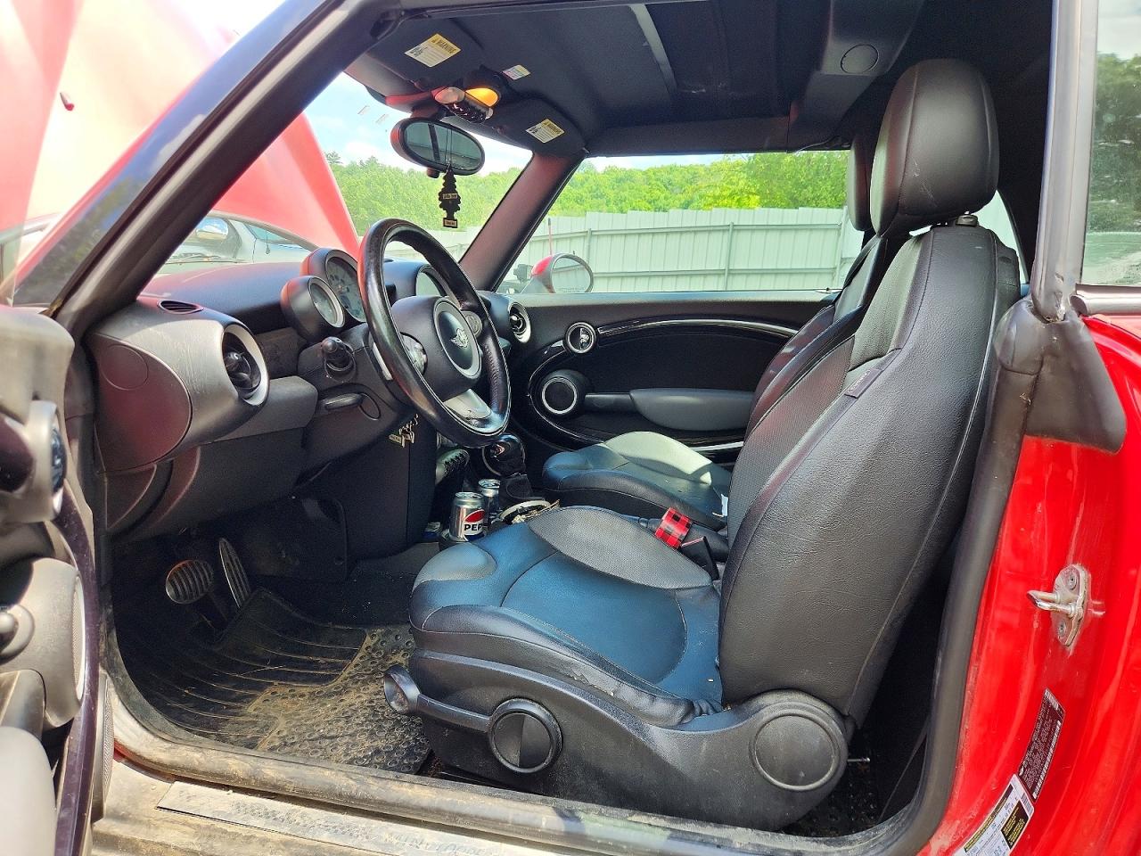 2009 Mini Cooper S Red vin: WMWMS33539TG89905
