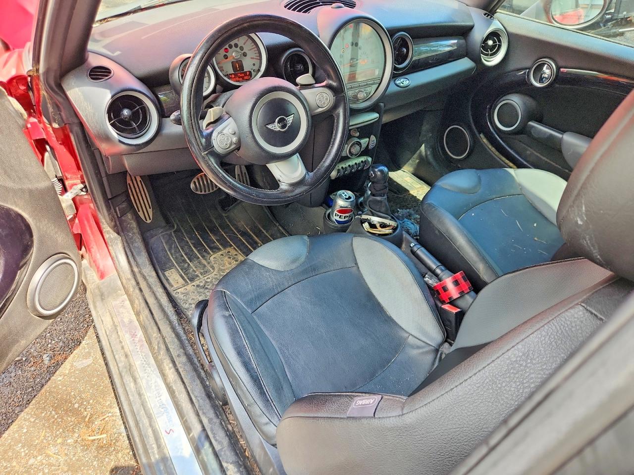 2009 Mini Cooper S Red vin: WMWMS33539TG89905