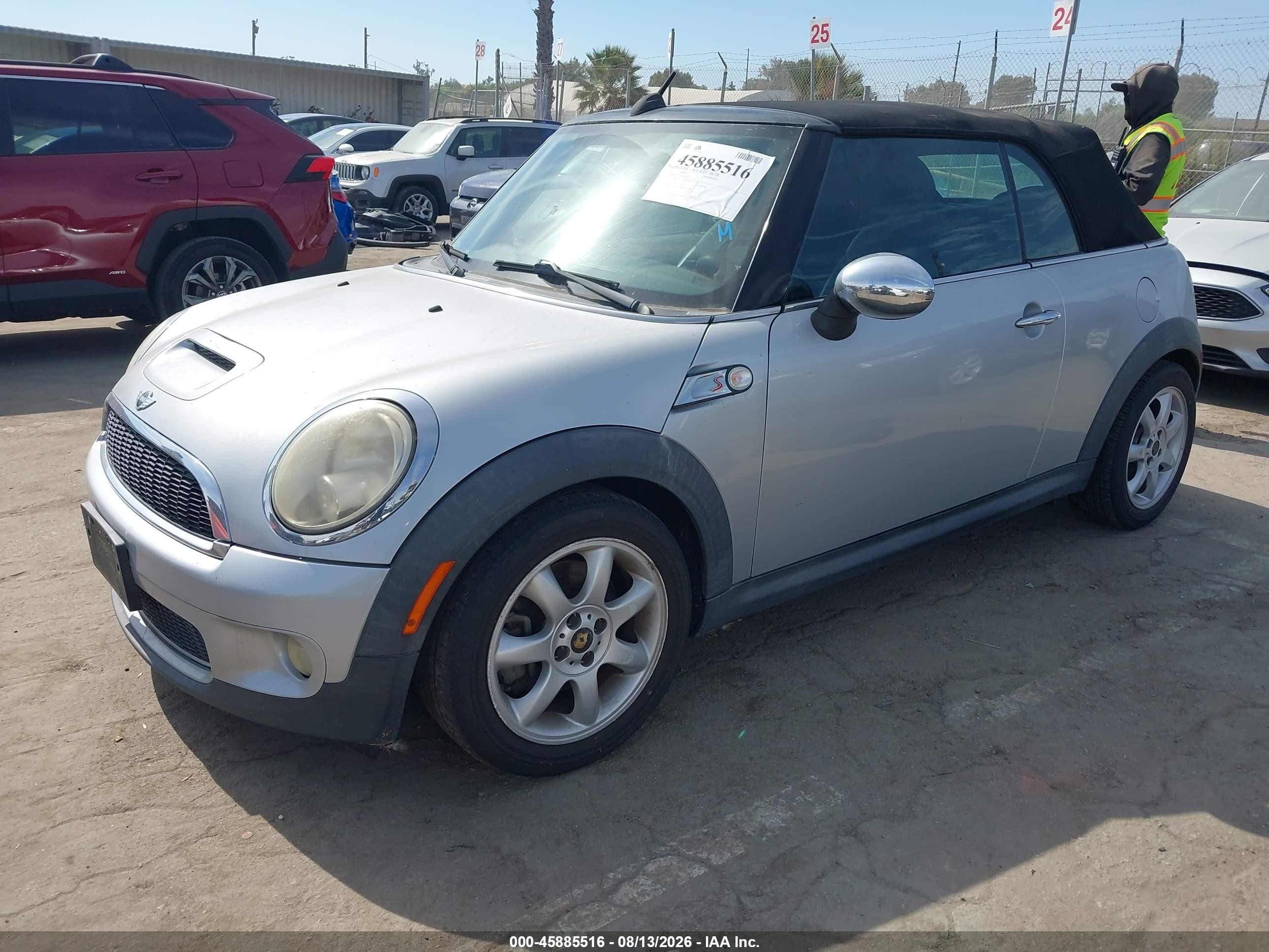 2009 Mini Cooper S   Silver vin: WMWMS33559TG89677