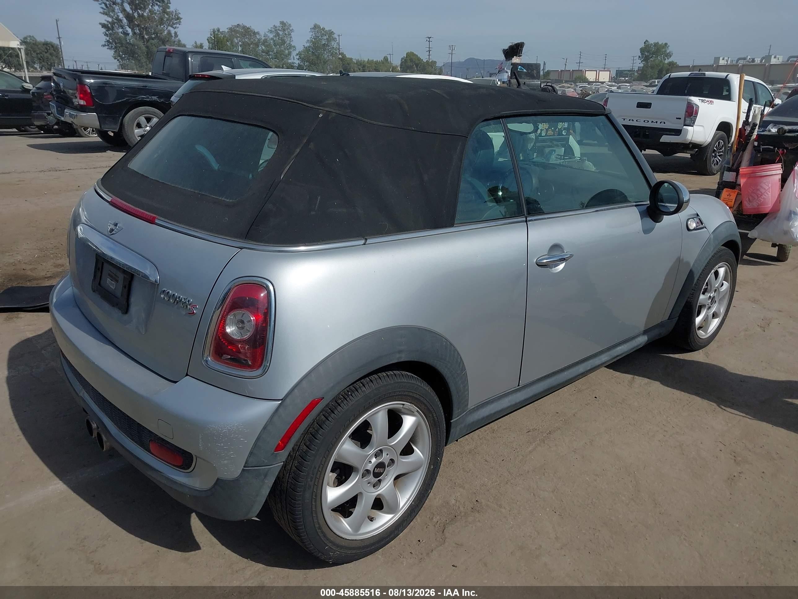 2009 Mini Cooper S   Silver vin: WMWMS33559TG89677