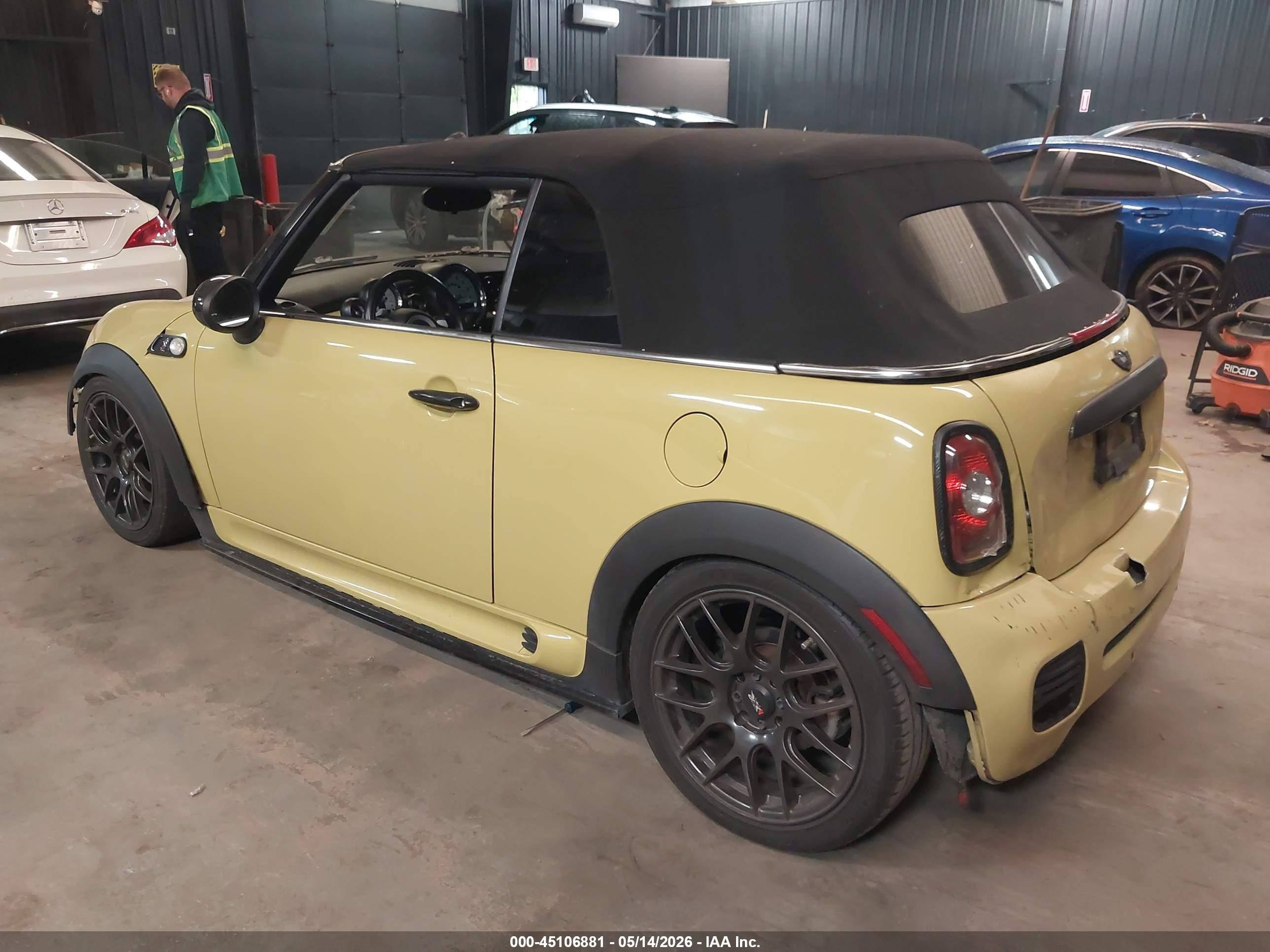 2009 Mini Cooper S   Green vin: WMWMS33599TG89116