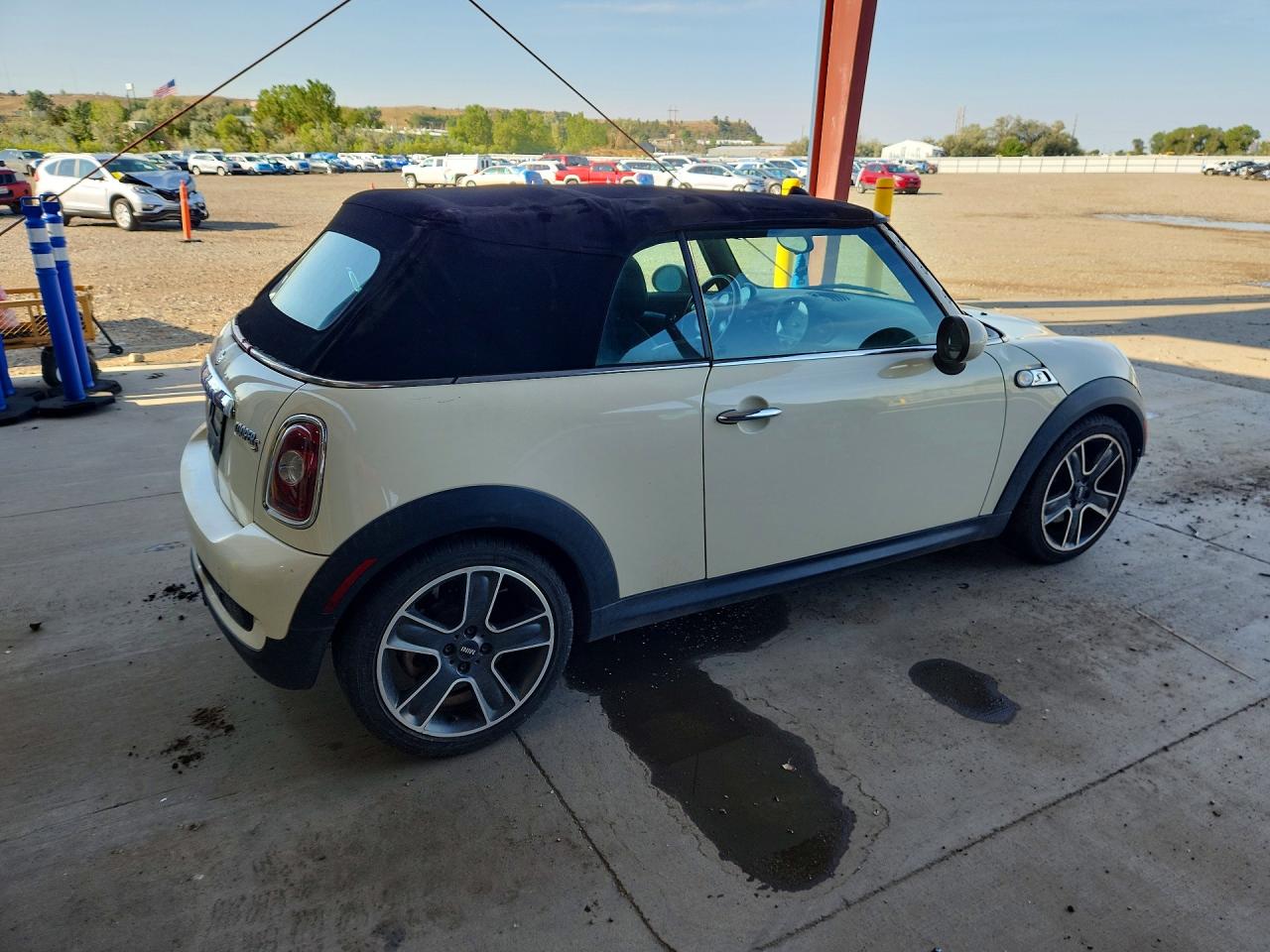 2010 Mini Cooper S Cream vin: WMWMS3C50ATZ84848