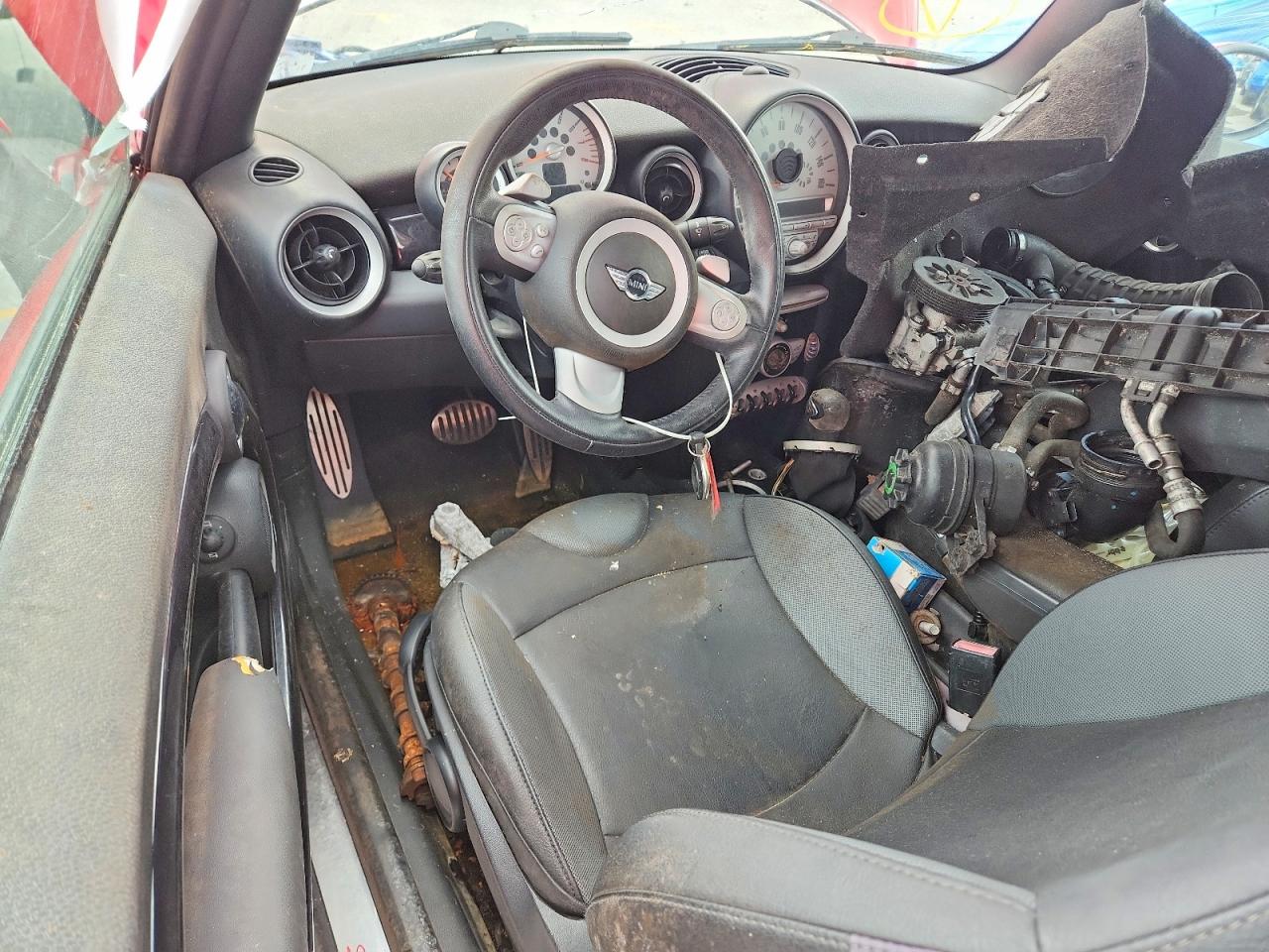2010 Mini Cooper S Red vin: WMWMS3C51ATY08889
