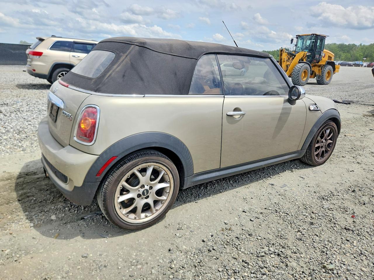 2010 Mini Cooper S Gold vin: WMWMS3C52ATY09307