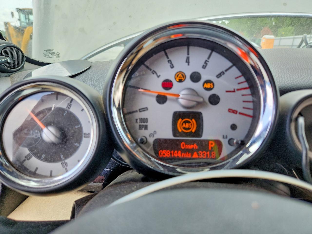 2010 Mini Cooper S Gold vin: WMWMS3C52ATY09307