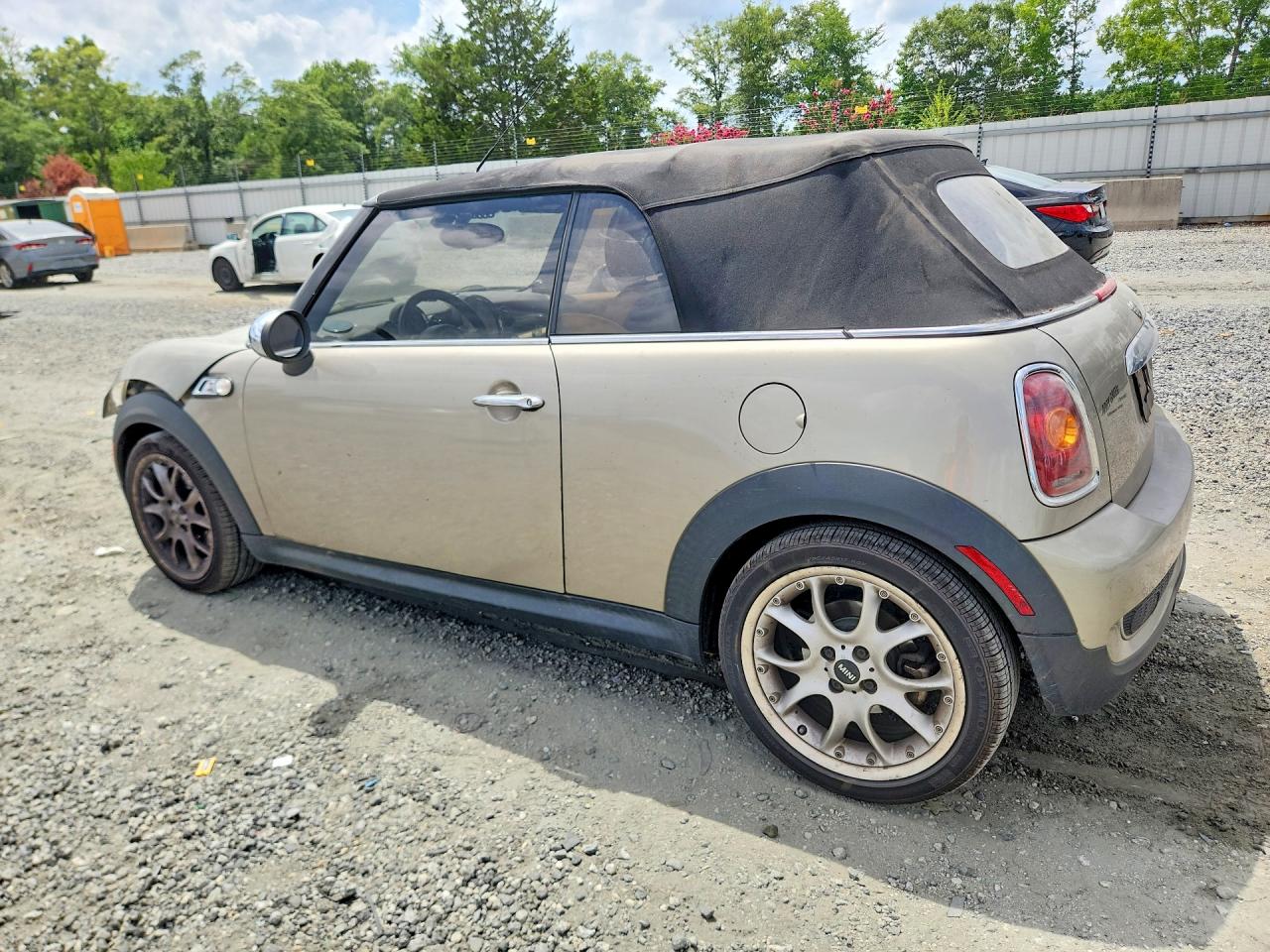 2010 Mini Cooper S Gold vin: WMWMS3C52ATY09307