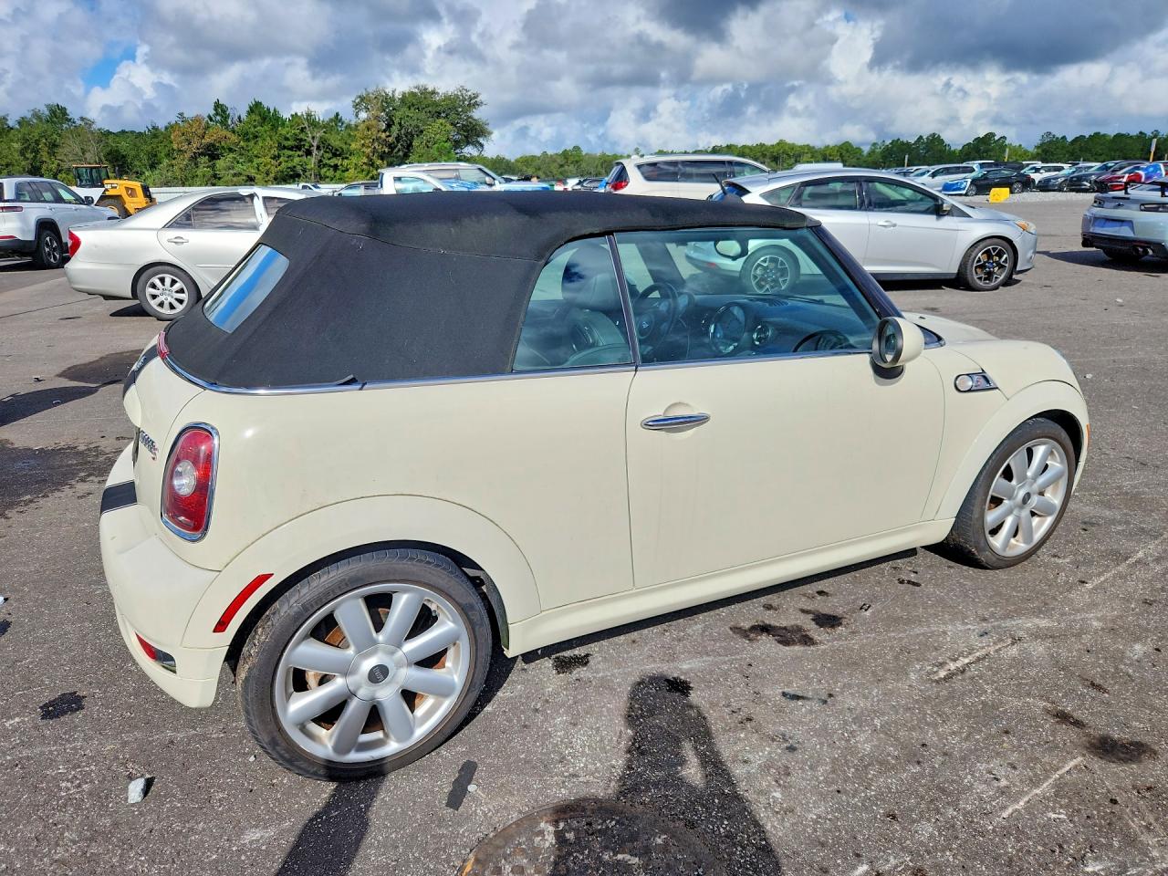 2010 Mini Cooper S White vin: WMWMS3C52ATY50651