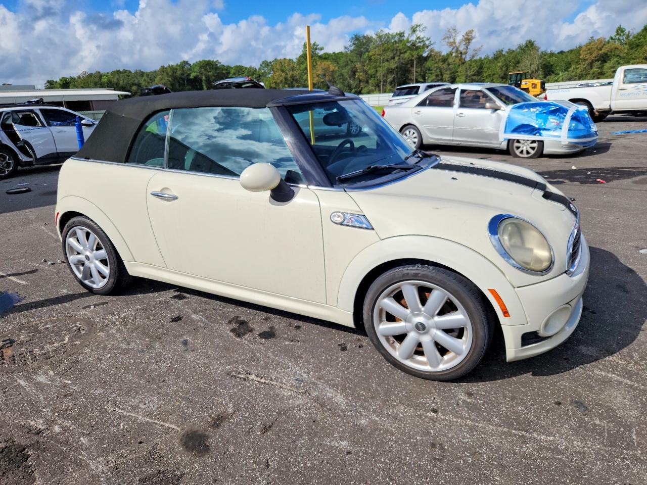 2010 Mini Cooper S White vin: WMWMS3C52ATY50651