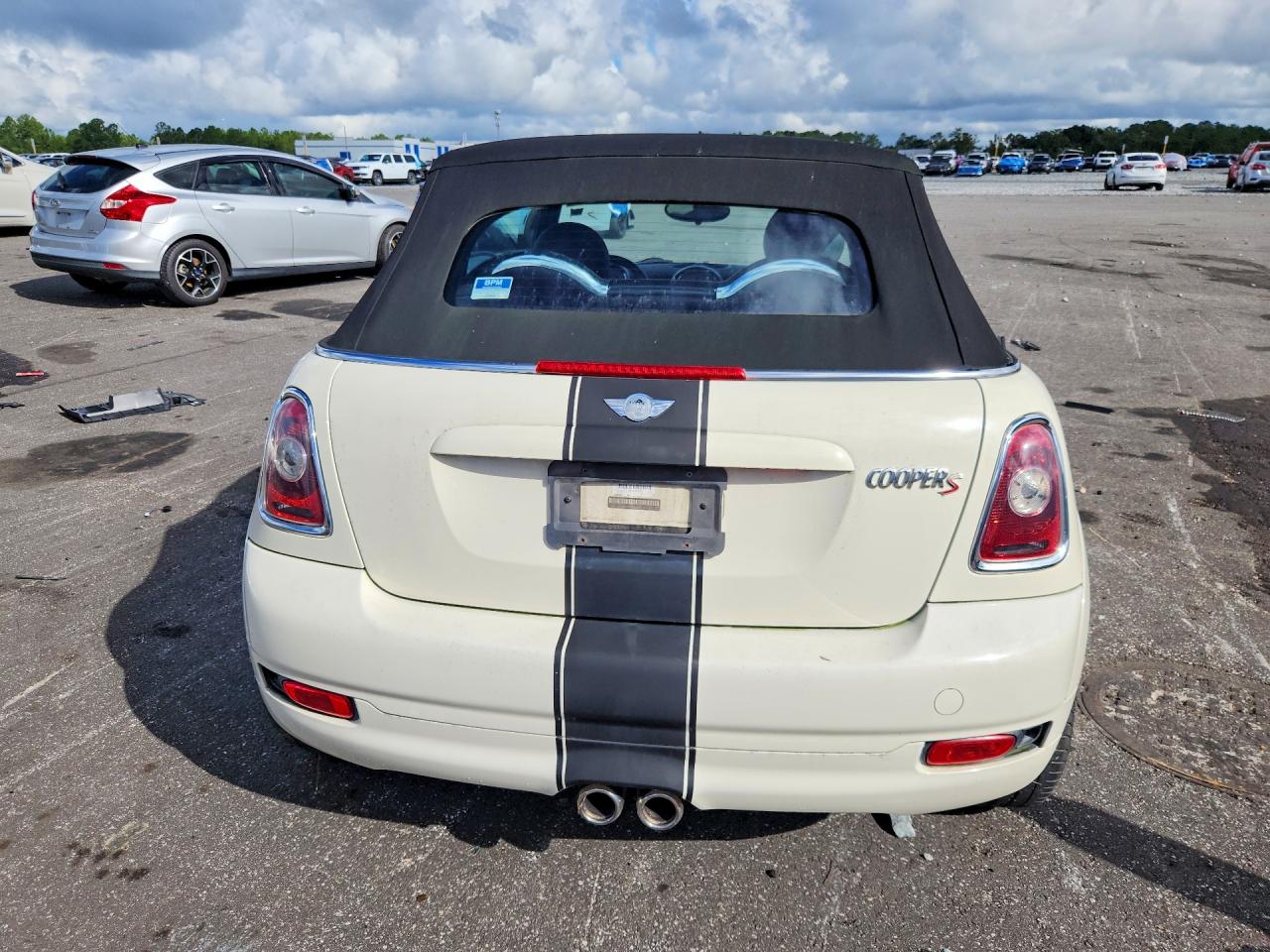 2010 Mini Cooper S White vin: WMWMS3C52ATY50651