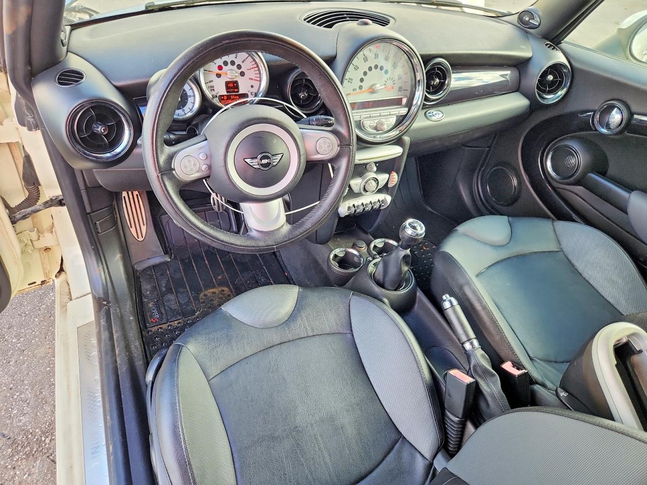 2010 Mini Cooper S White vin: WMWMS3C52ATY50651