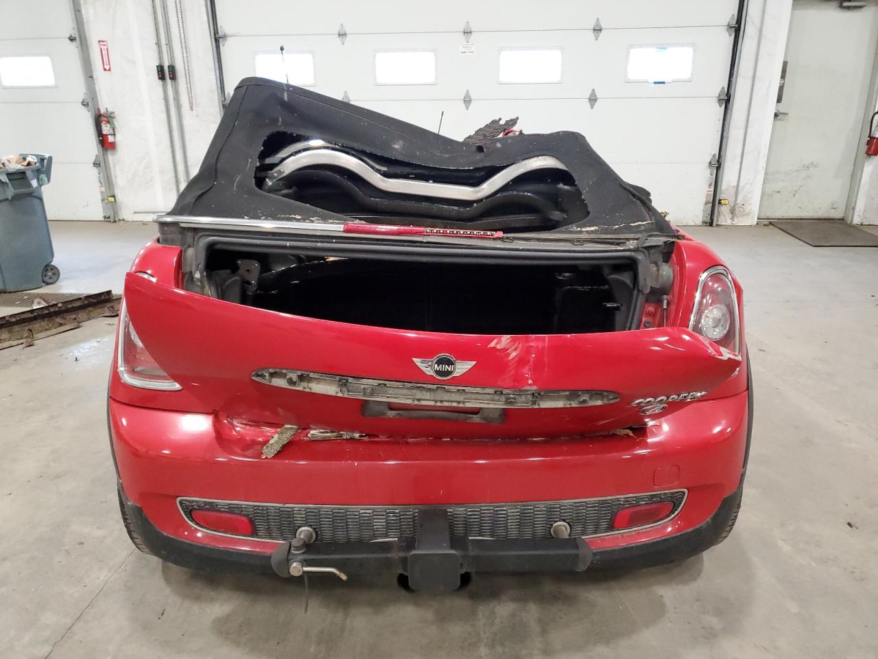 2010 Mini Cooper S Red vin: WMWMS3C56ATZ85132
