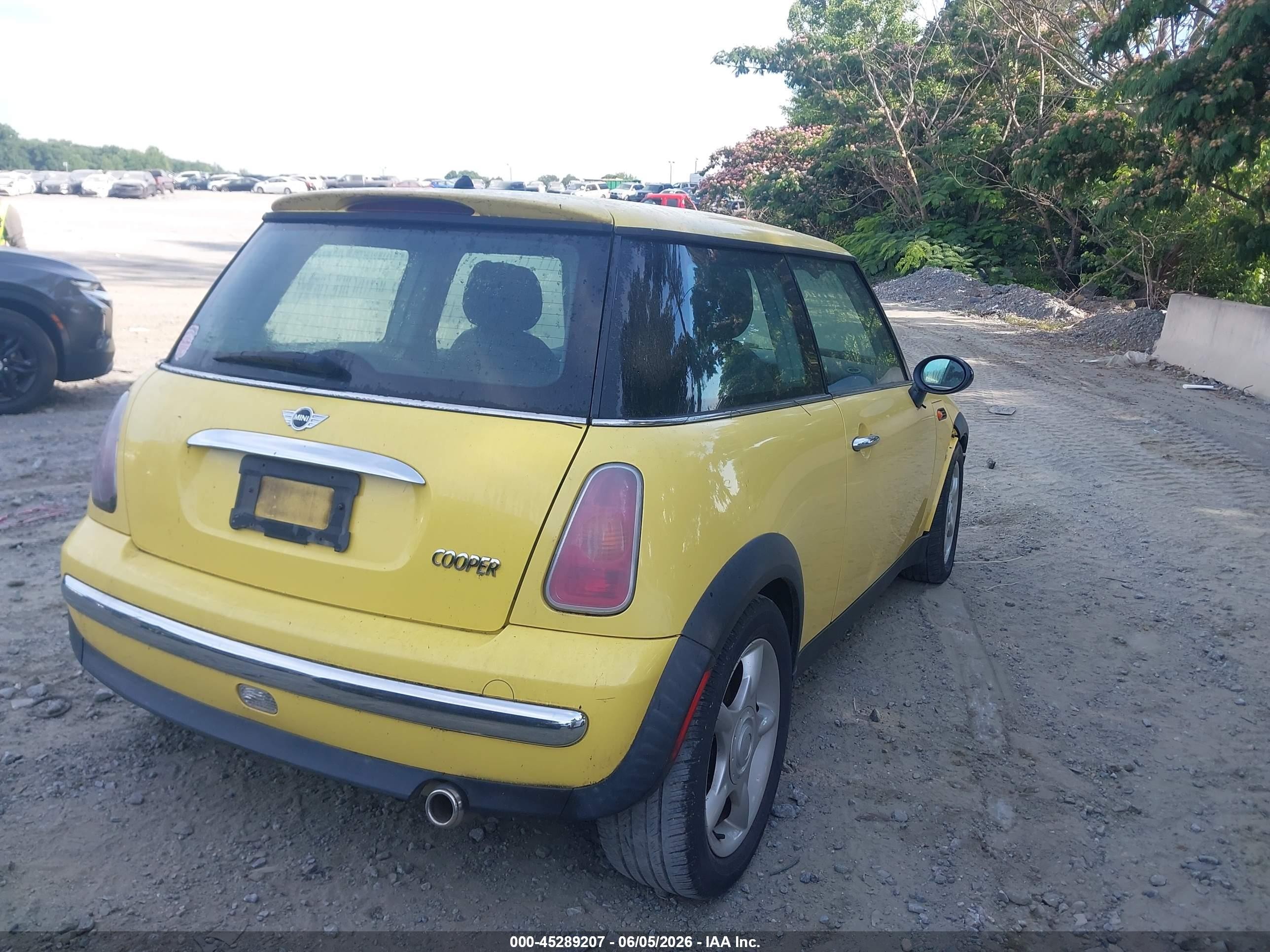 2004 Mini Cooper   Yellow vin: WMWRC33404TJ55132