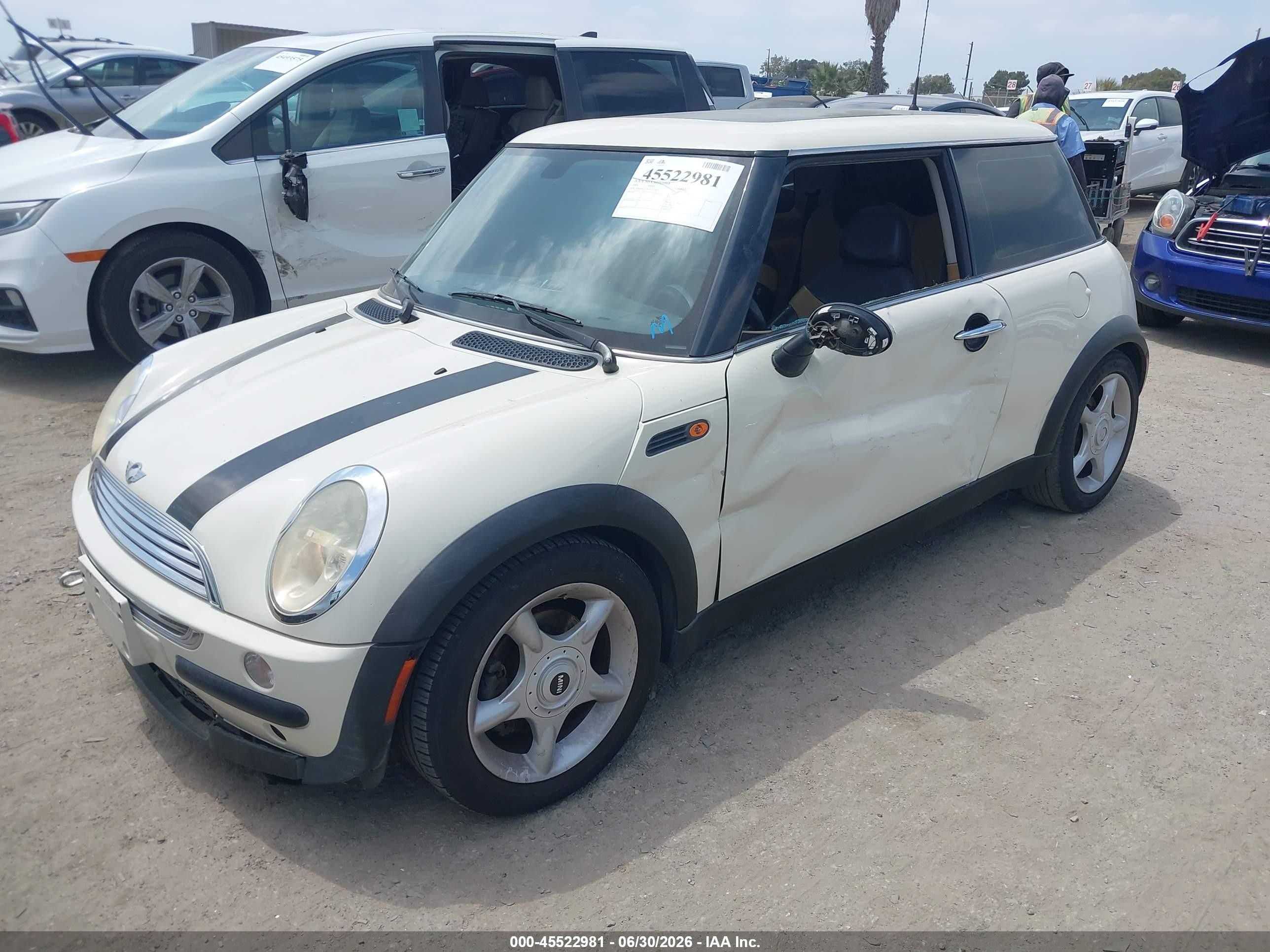 2004 Mini Cooper   Cream vin: WMWRC33414TC52682