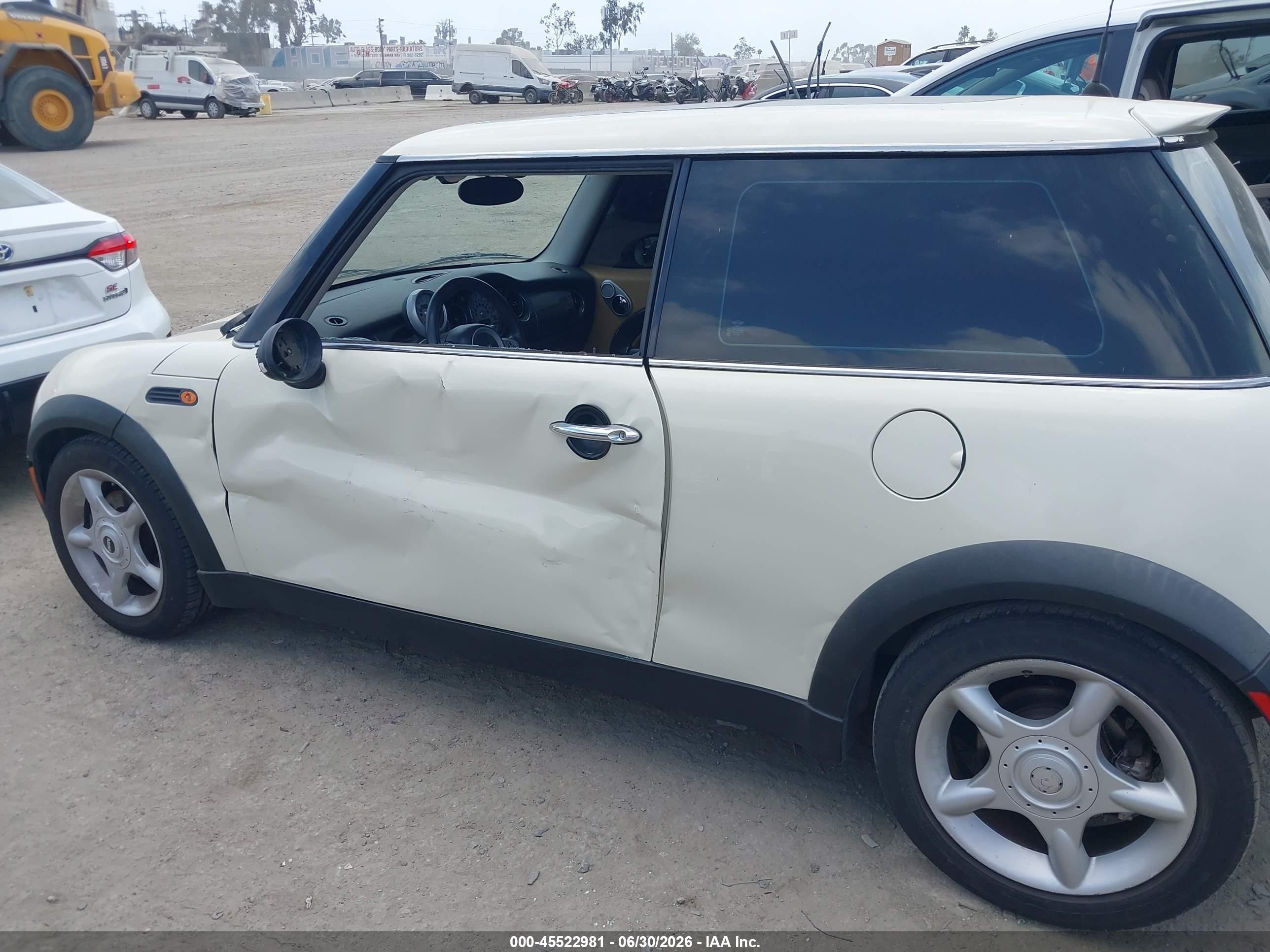 2004 Mini Cooper   Cream vin: WMWRC33414TC52682