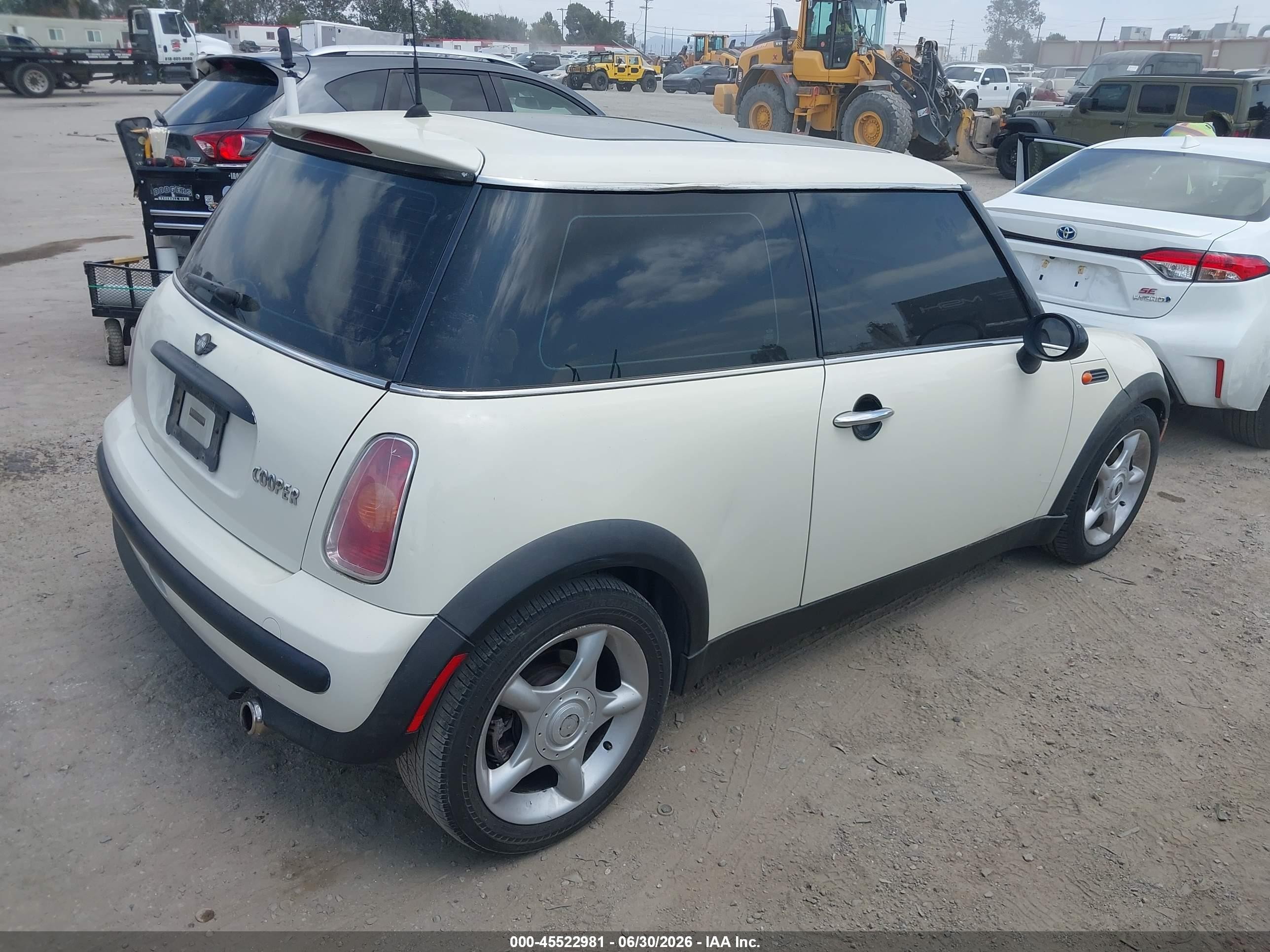 2004 Mini Cooper   Cream vin: WMWRC33414TC52682