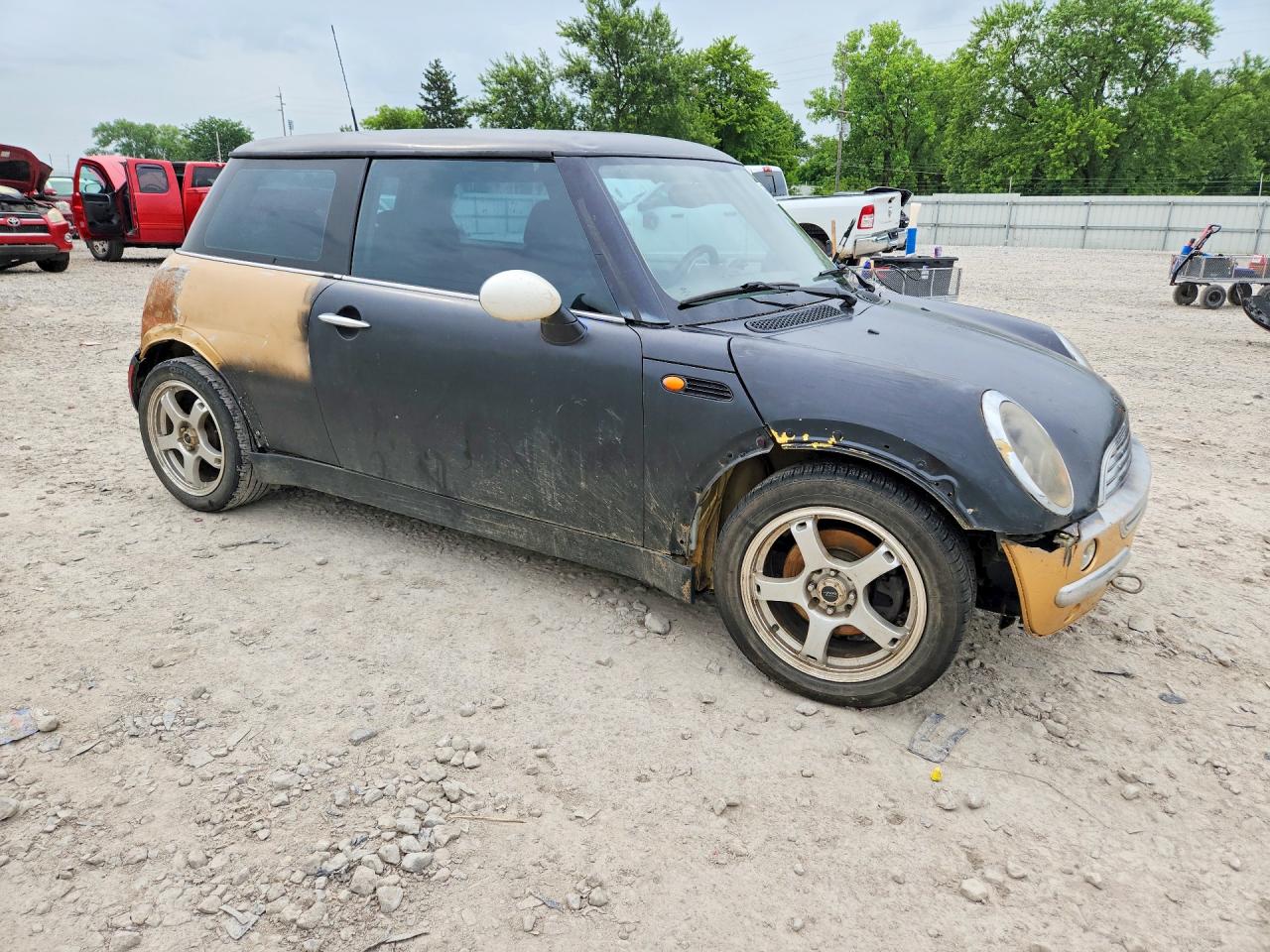 2003 Mini Cooper Gold vin: WMWRC33423TC44296