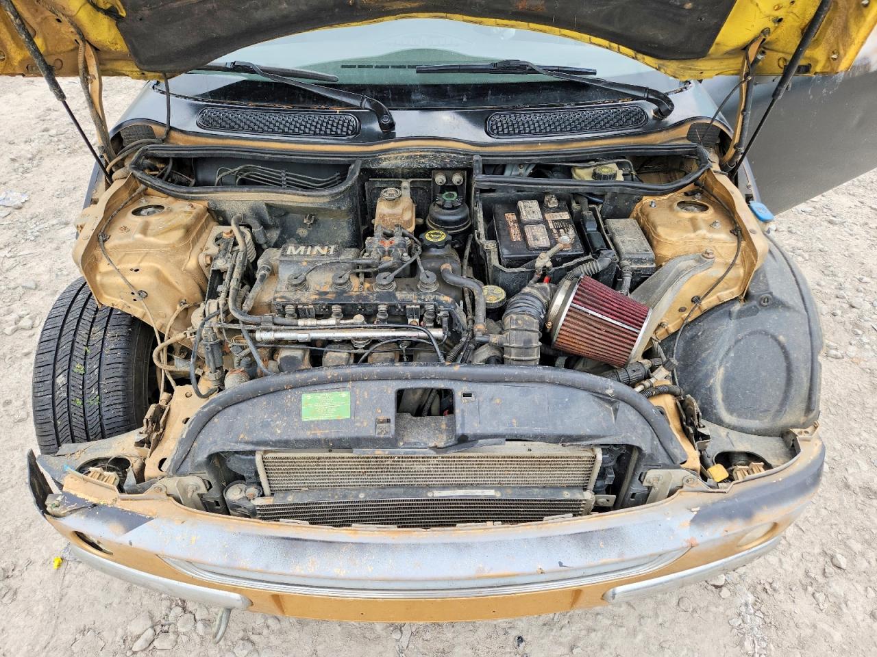 2003 Mini Cooper Gold vin: WMWRC33423TC44296