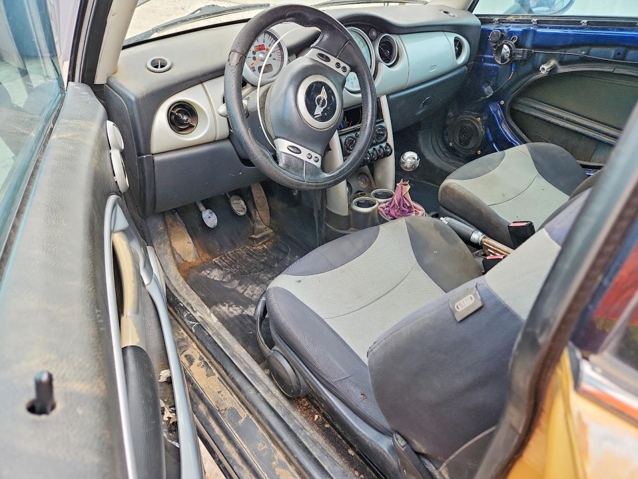2003 Mini Cooper Gold vin: WMWRC33423TC44296