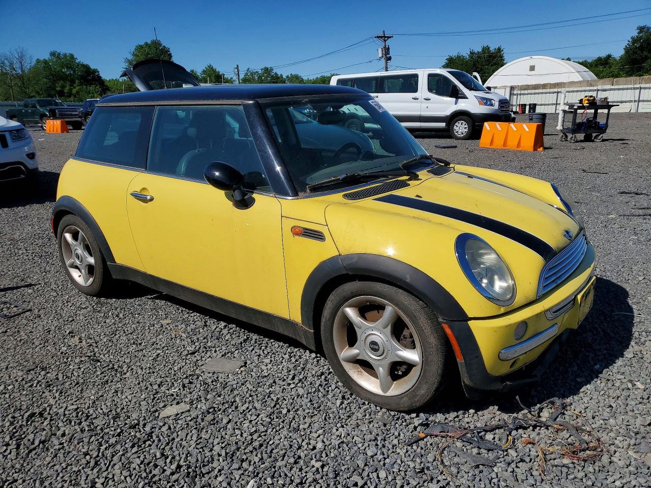 2004 Mini Cooper Yellow vin: WMWRC33424TJ59649