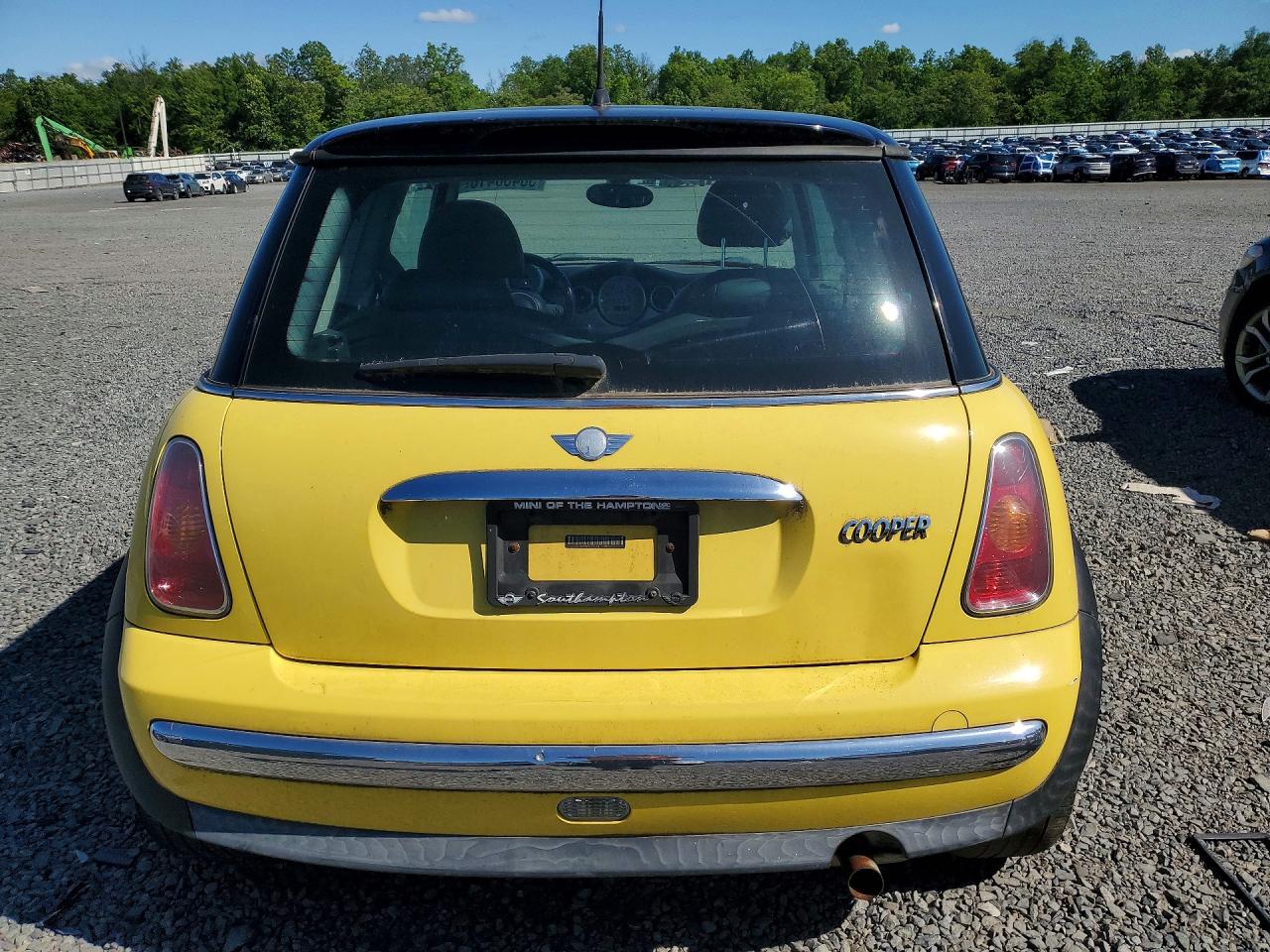 2004 Mini Cooper Yellow vin: WMWRC33424TJ59649