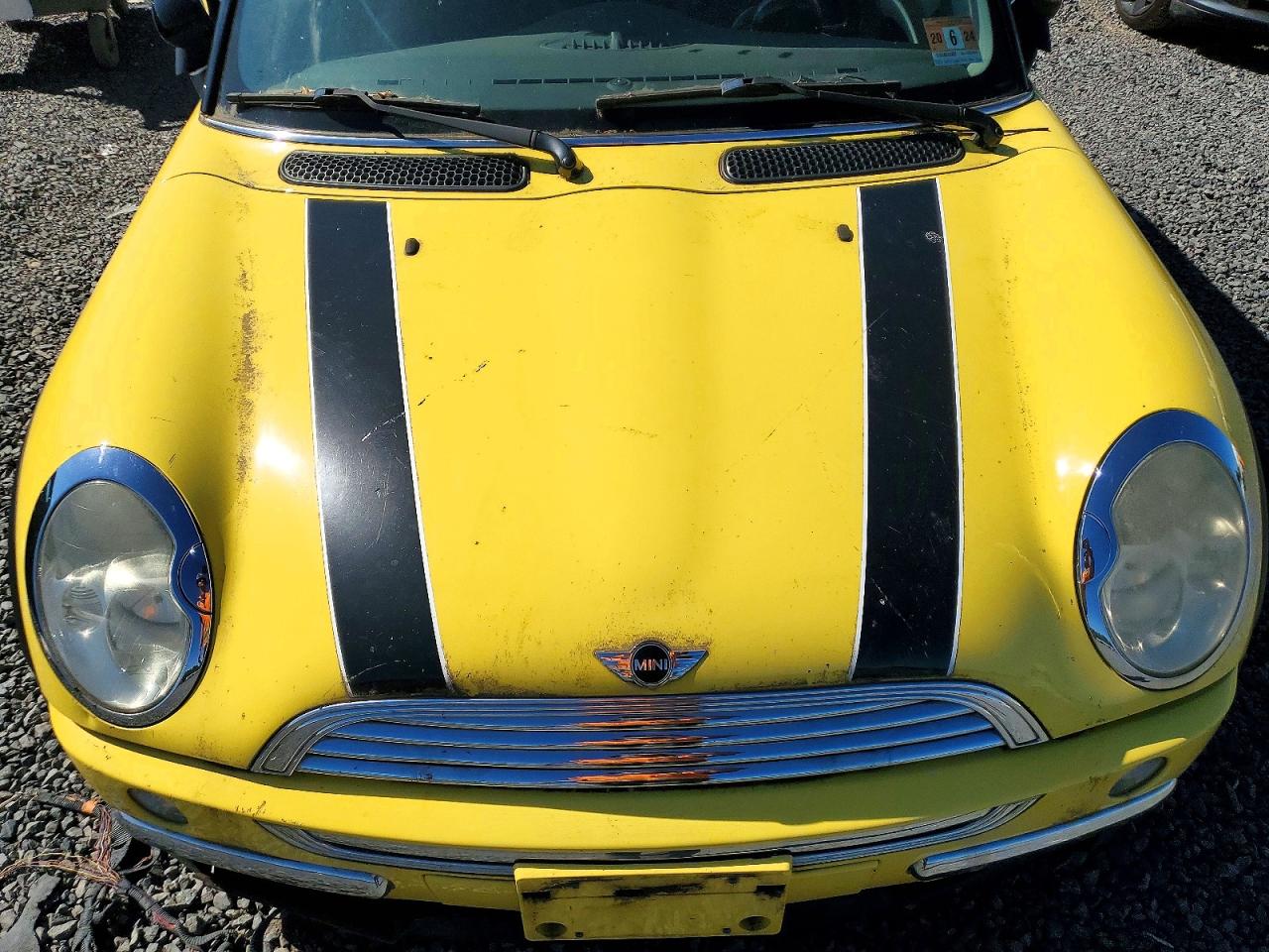 2004 Mini Cooper Yellow vin: WMWRC33424TJ59649
