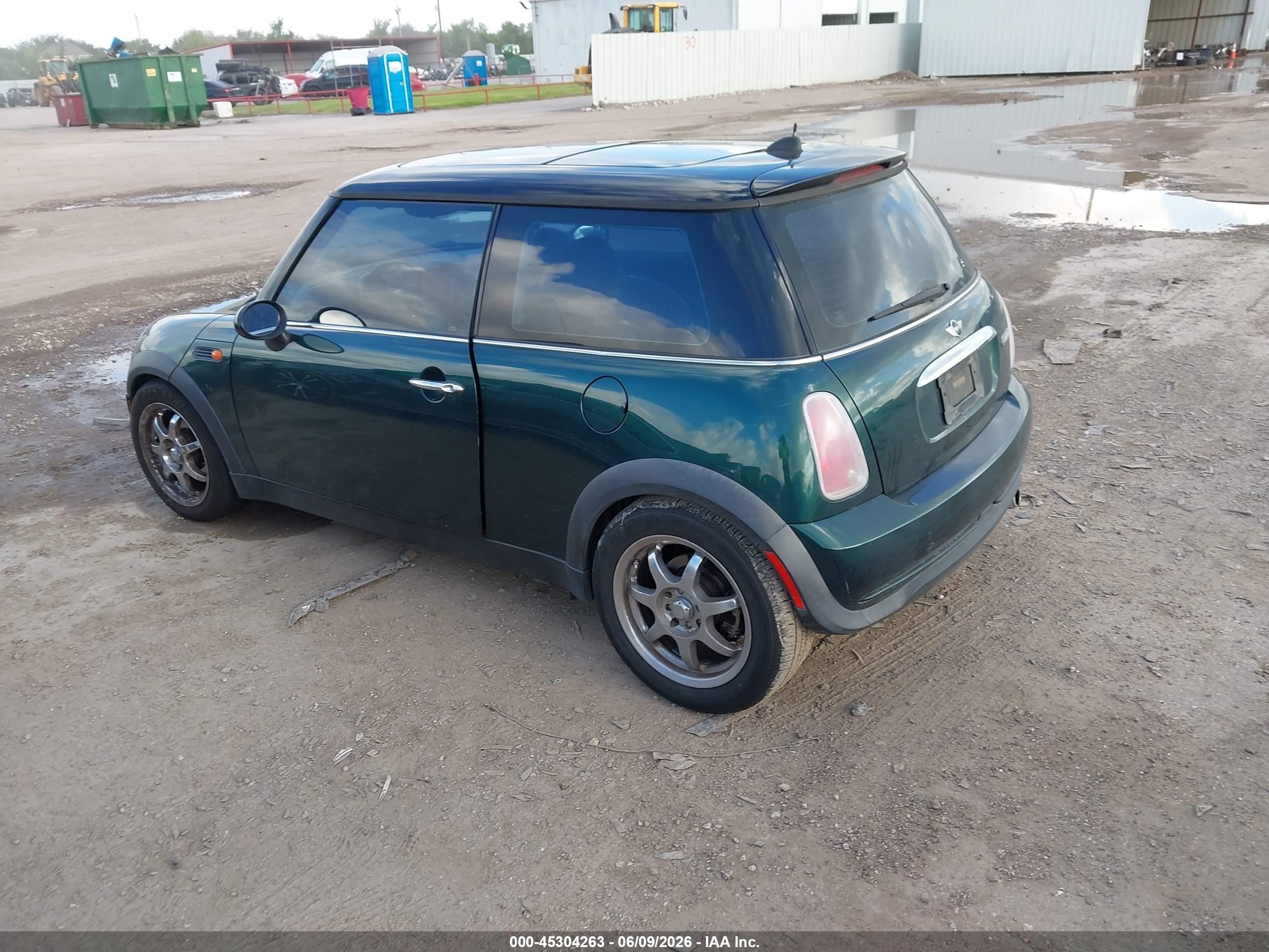 2005 Mini Cooper   Green vin: WMWRC33425TJ63850