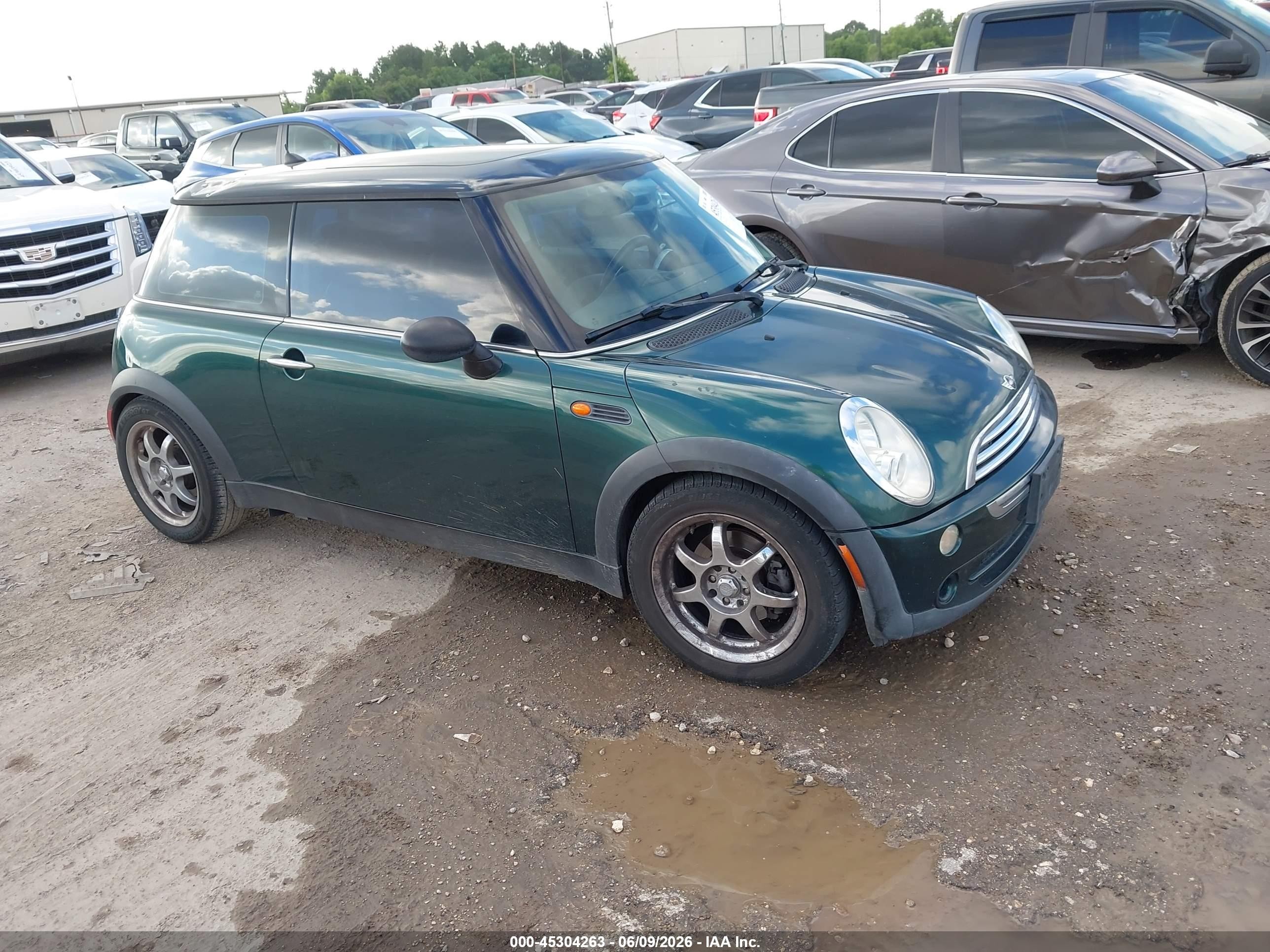 2005 Mini Cooper   Green vin: WMWRC33425TJ63850