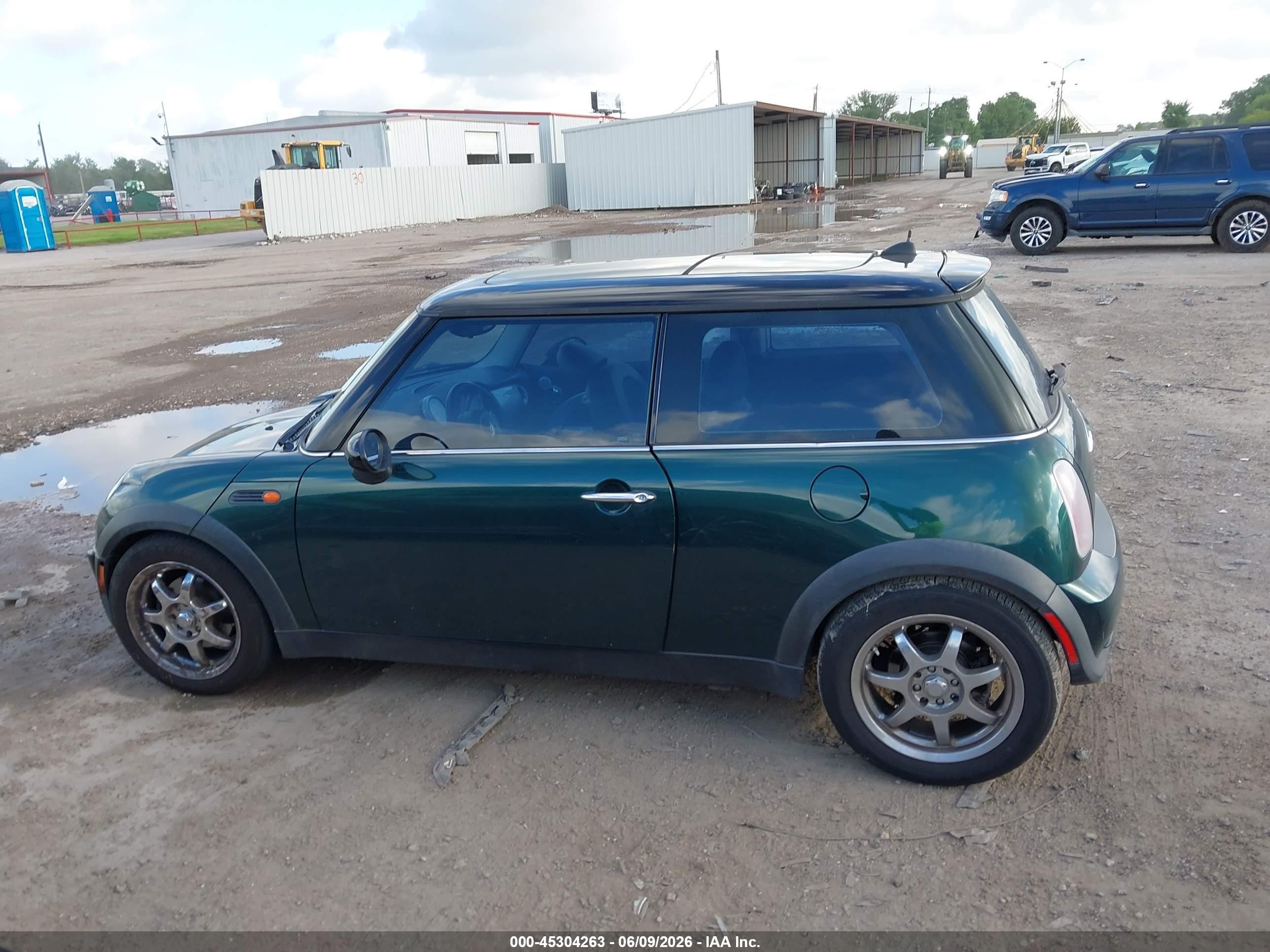 2005 Mini Cooper   Green vin: WMWRC33425TJ63850